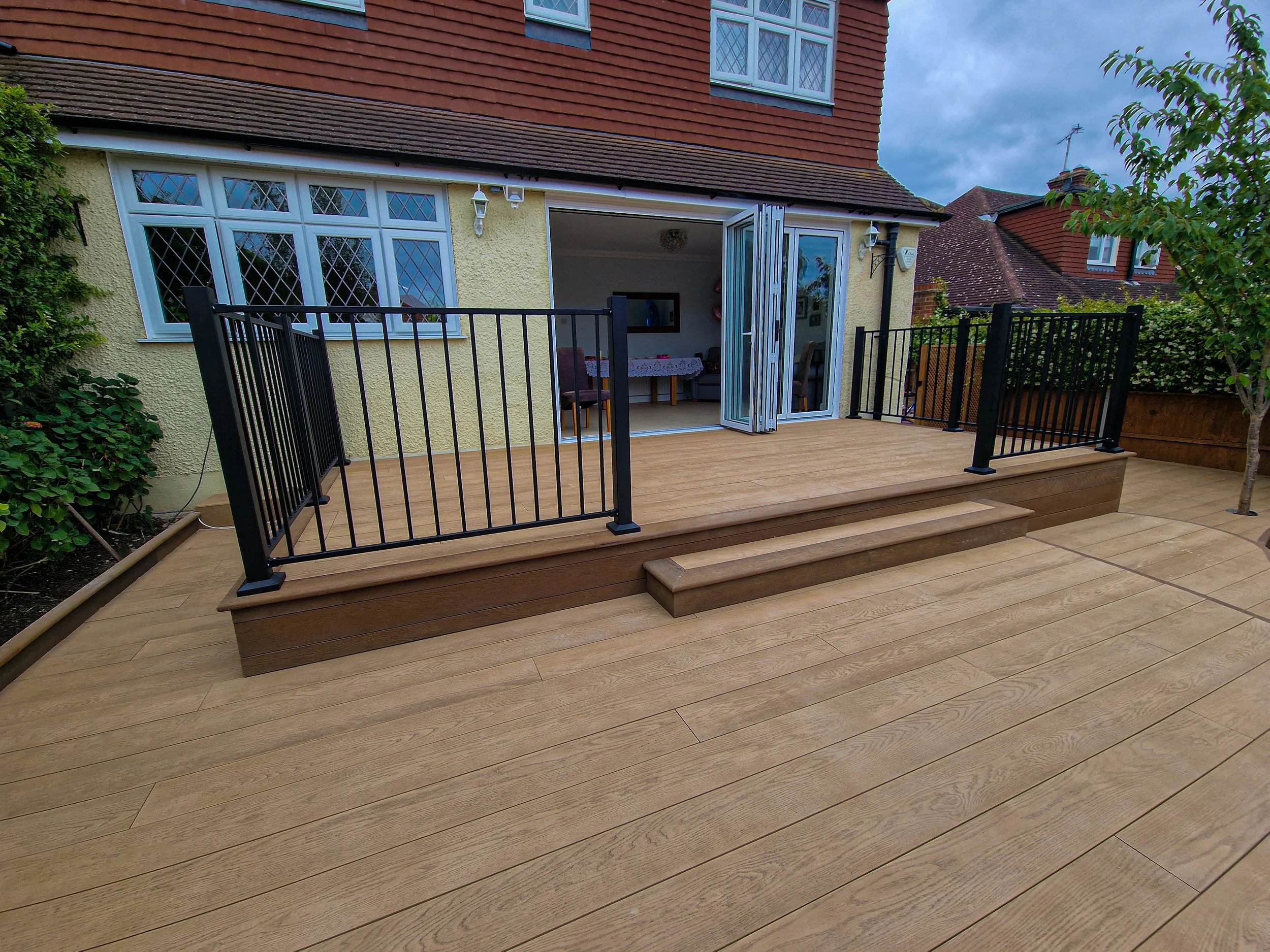 Curved Multi-Level Millboard Composite Decking – Chigwell, Essex (69).jpg
