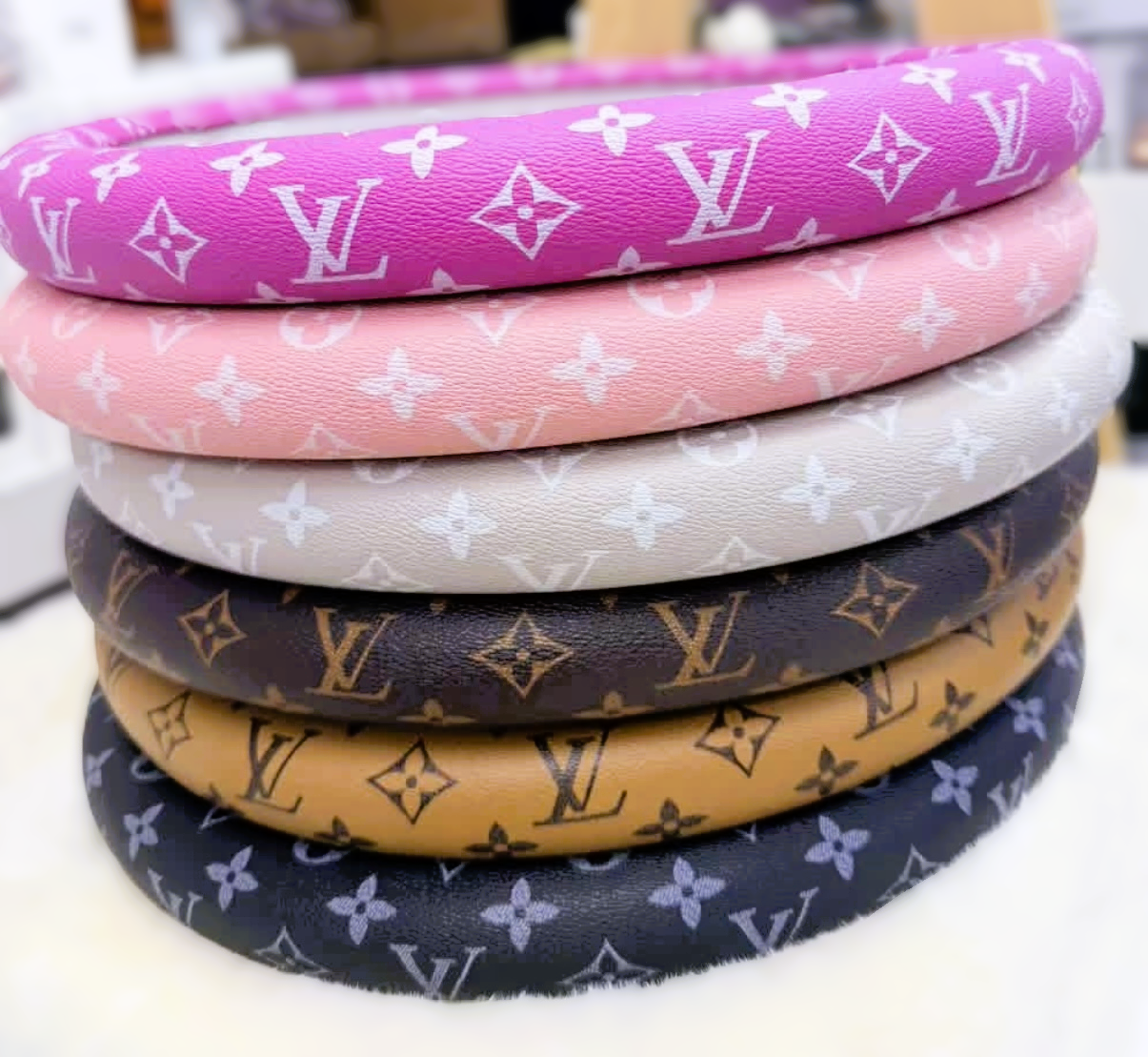 LV STEERING WHEEL COVER
