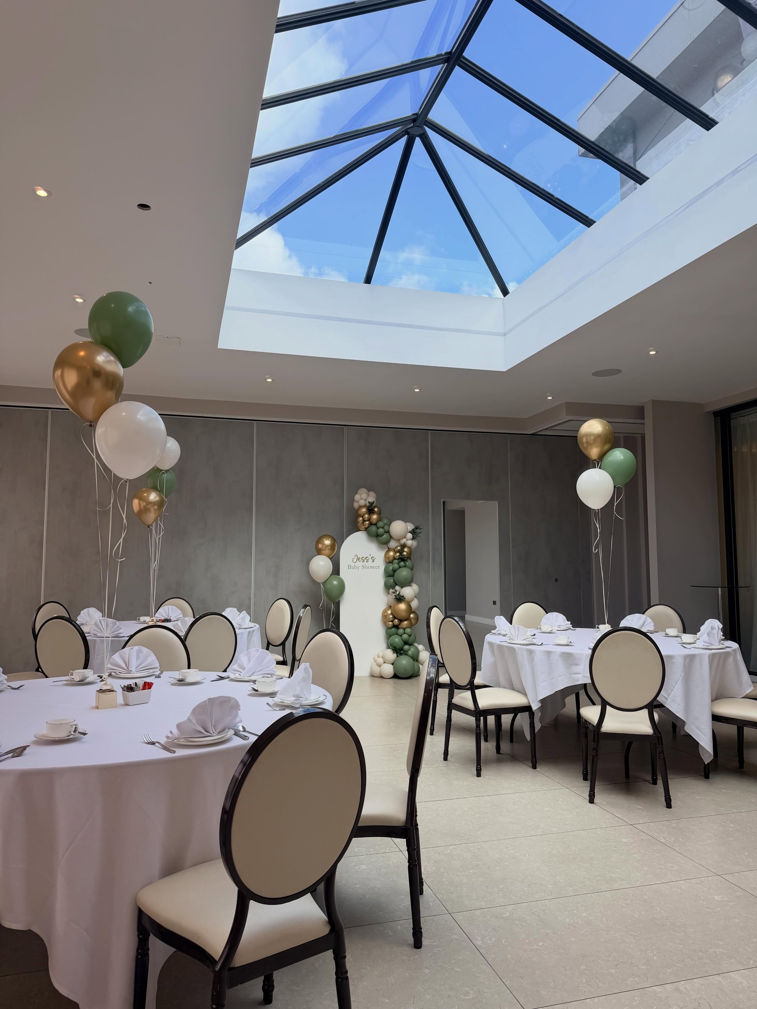 A little touch of baby shower perfection 🤍✨

Soft sage, elegant gold &amp; creamy neutrals came together to create this beautiful setup for Jess&rsquo;s Baby Shower 🌿

From the personalised slimline backdrop board to the organic balloon styling and