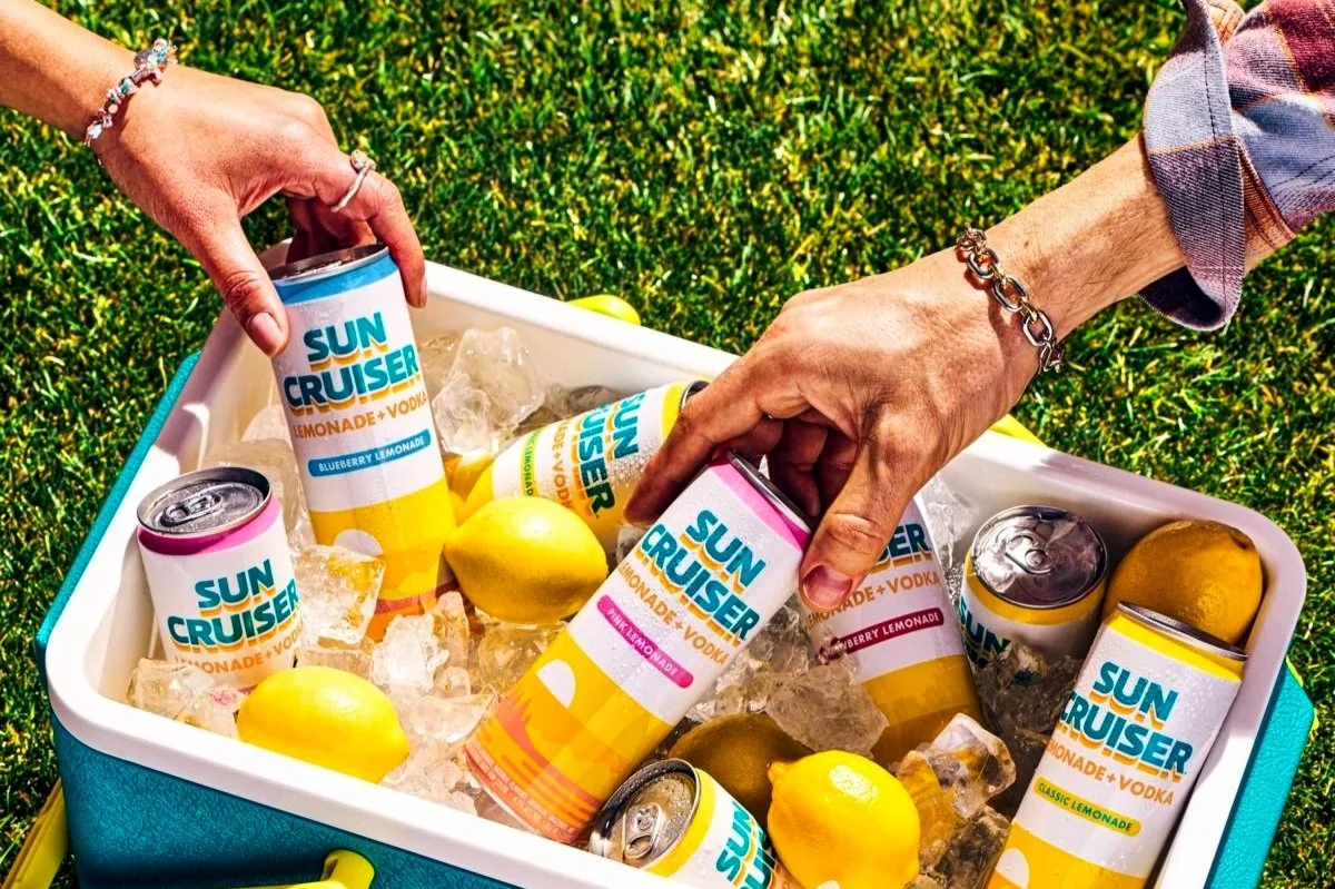 PHO_SUN_Lemonade_POS_SCLV_Photo_CoolerShot3_3SKUS_0924_AllSKUsHands_50381.jpg