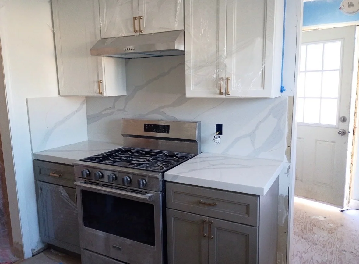 Dual-toned cabinetry 