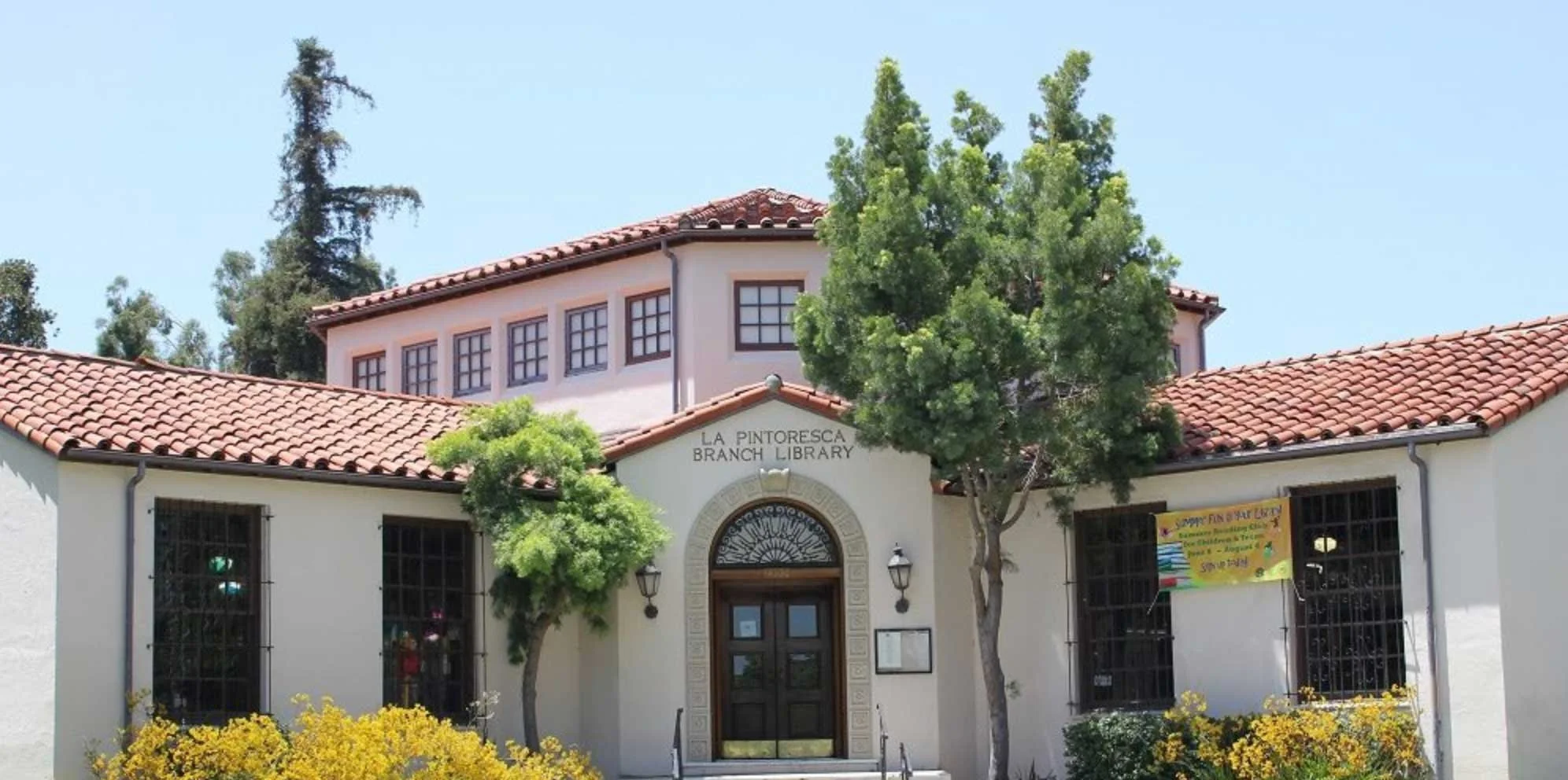 La Pintoresca Branch Library