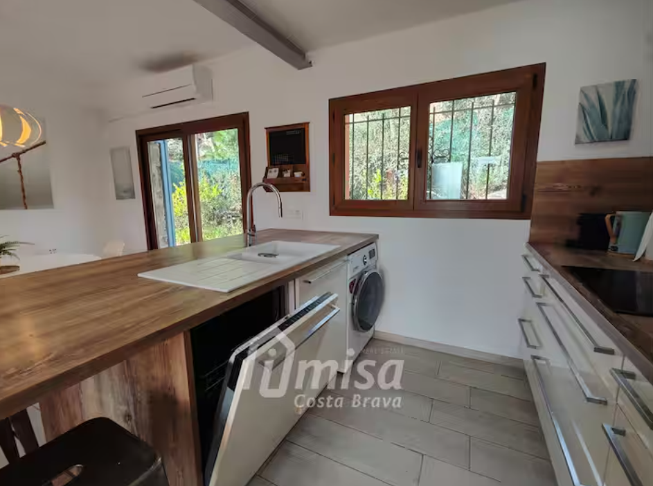 Dining Area.png