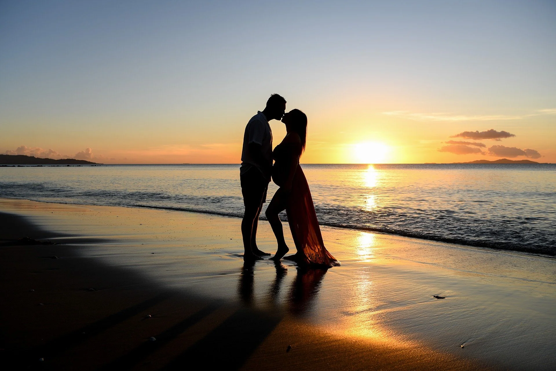 Sunset Glow: A Maternity Photoshoot to Remember