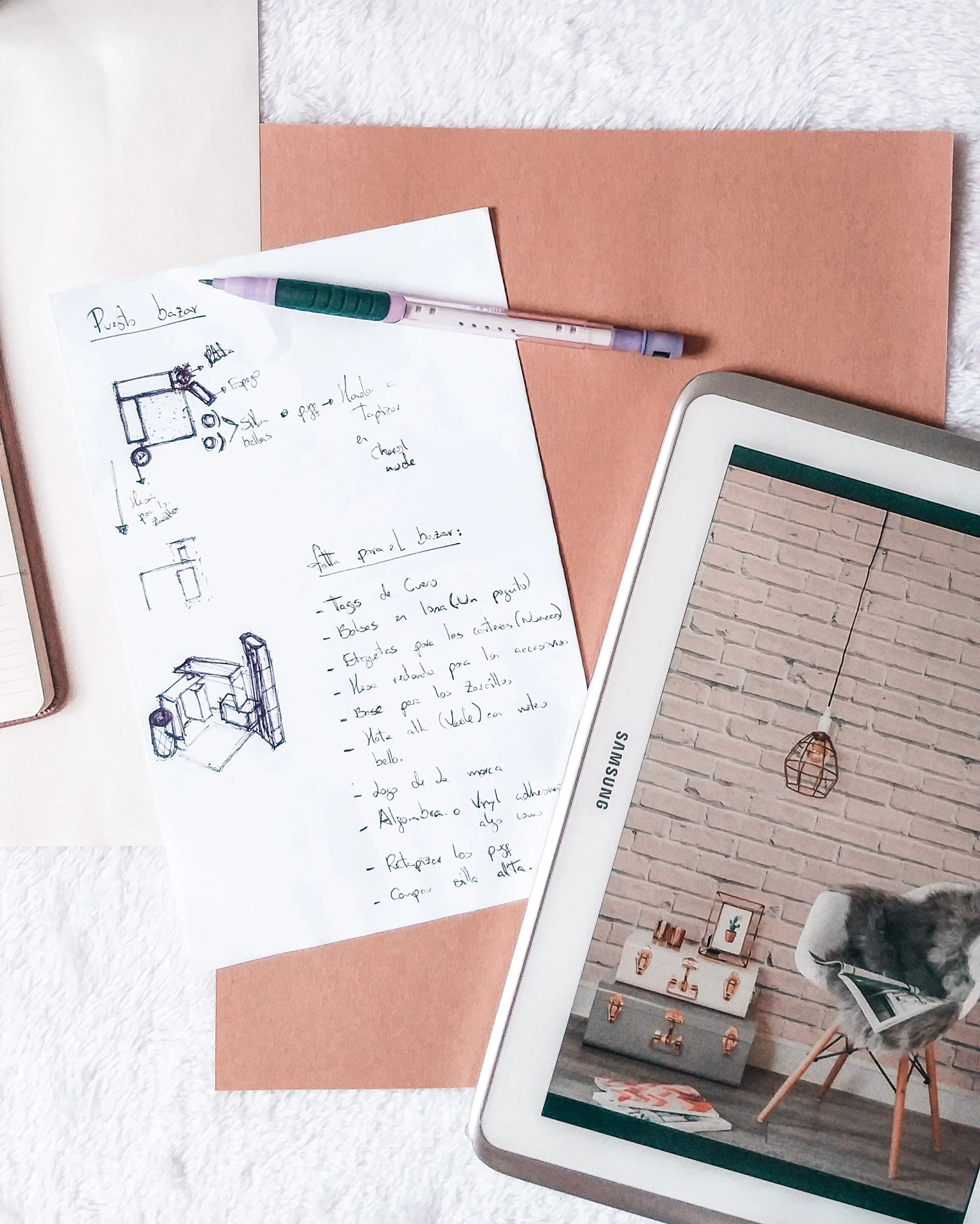 Women Desk Layout