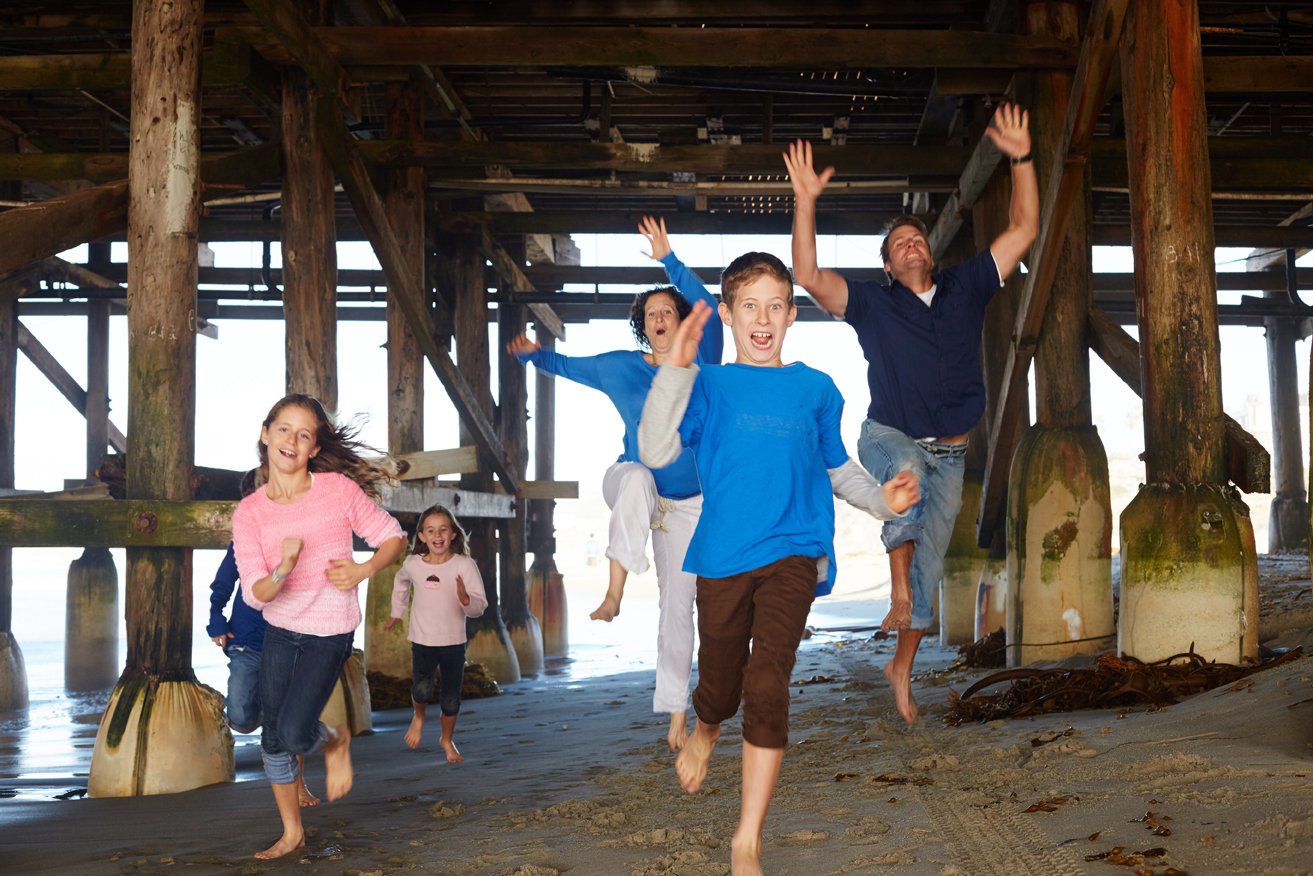Behind the Scenes: family portrait on the beach in San Diego