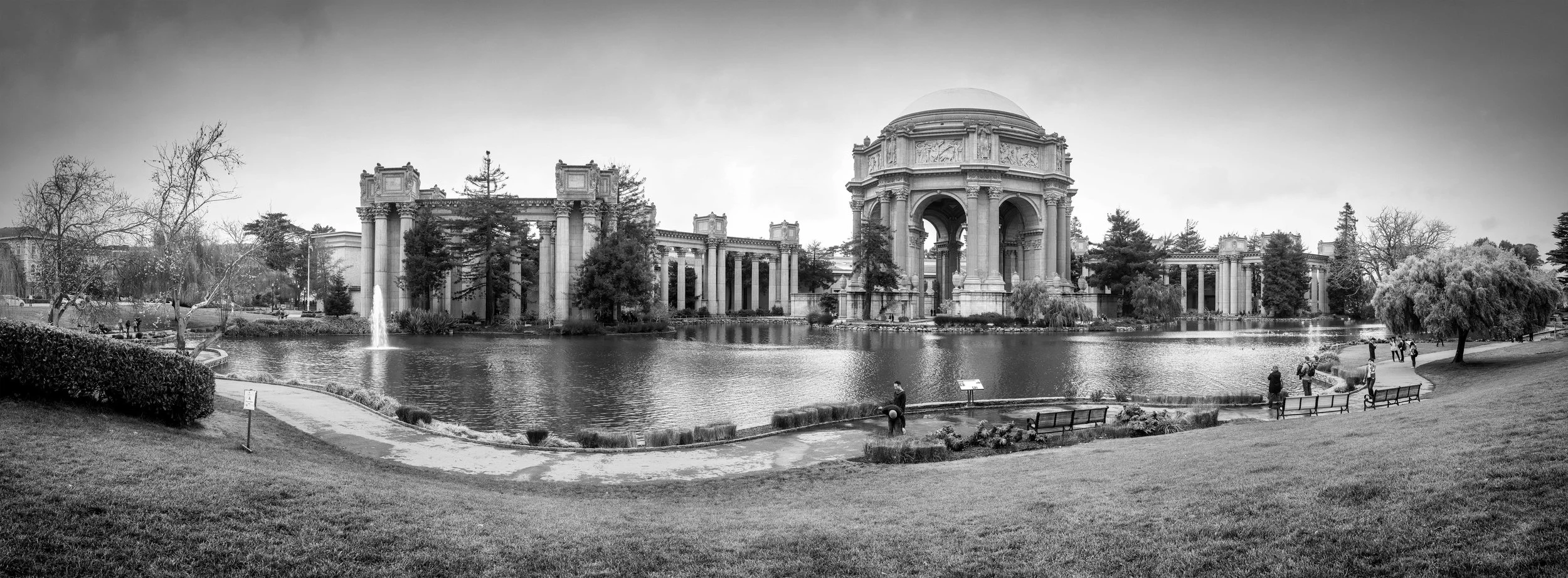 Palace of Fine Arts pano.jpg