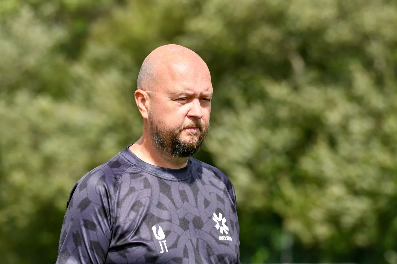 James Thomas Coach, Gwalia United