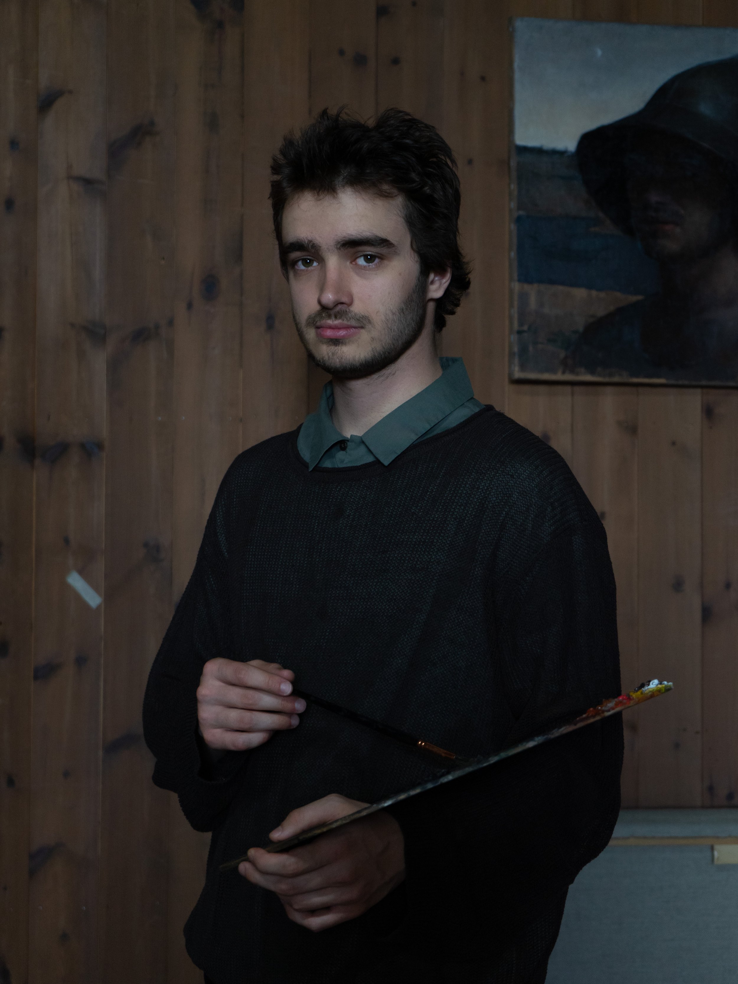 Photo de Fabrice Grimard tenant sa palette et son pinceau