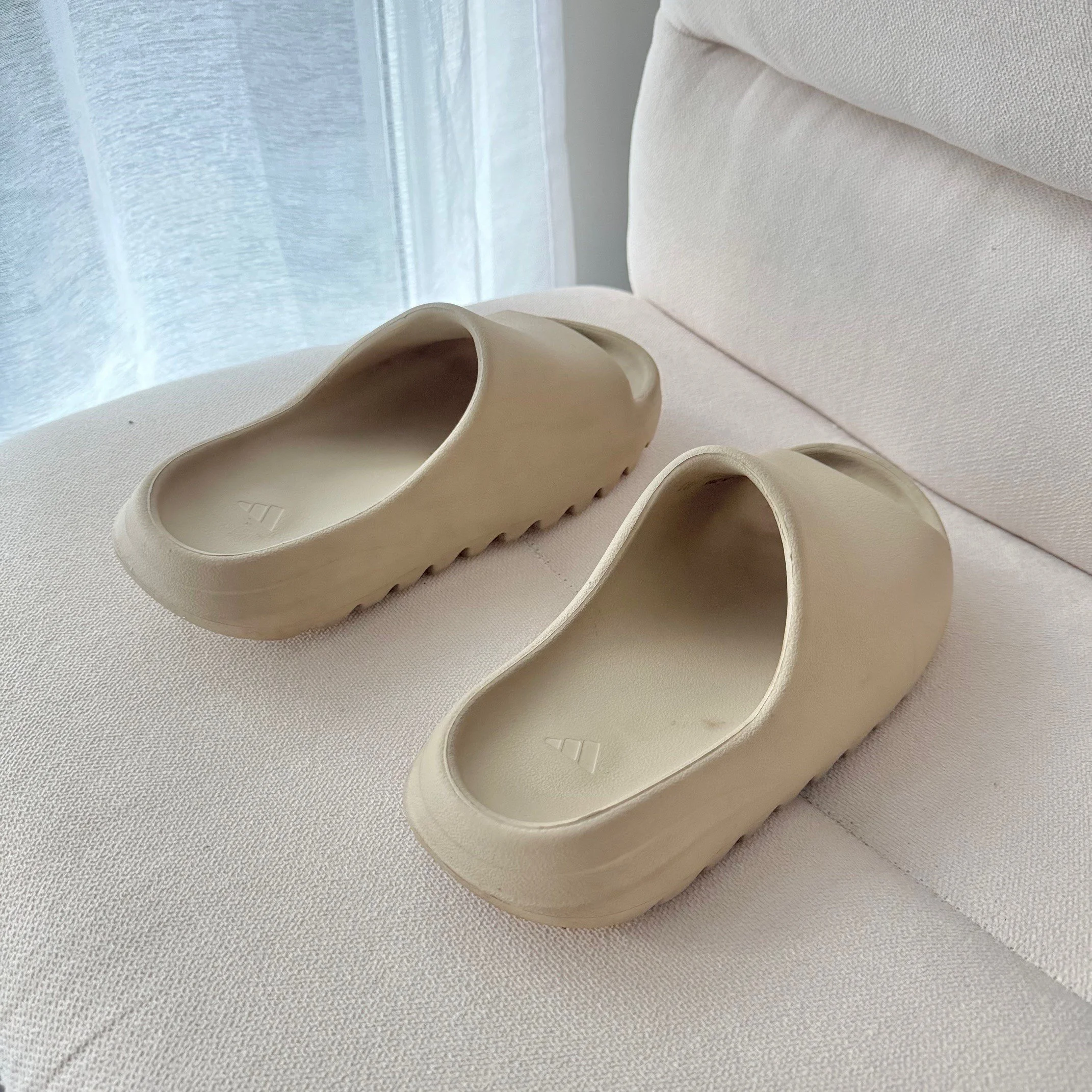Shoes_Yeezy_03.jpg