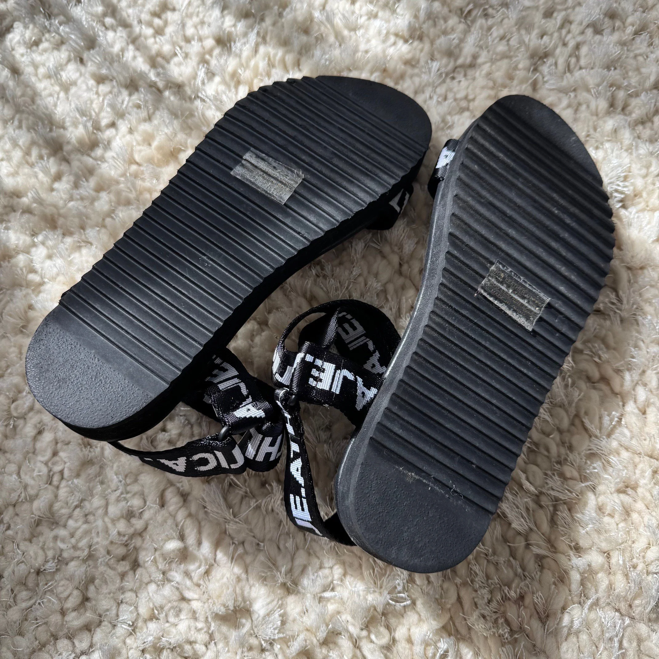 Shoes_AJE_04.jpg