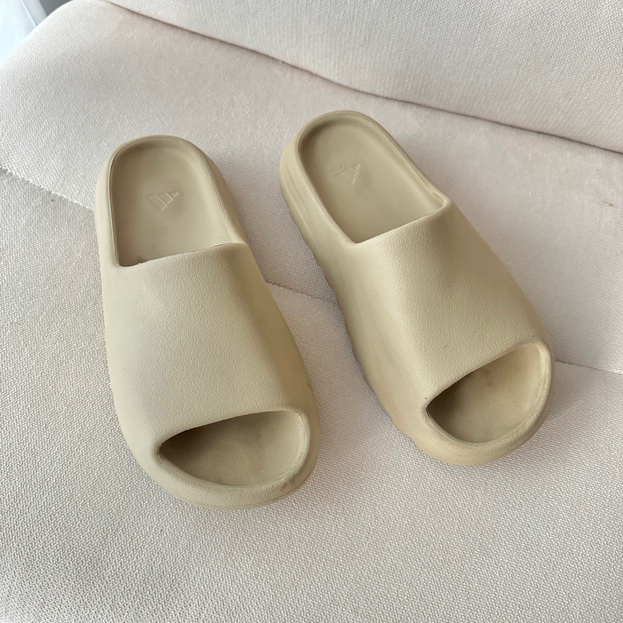 Shoes_Yeezy_02.jpg