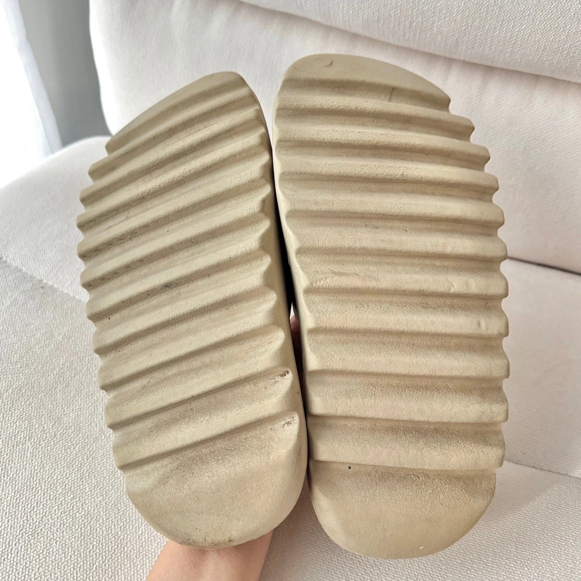 Shoes_Yeezy_05.jpg