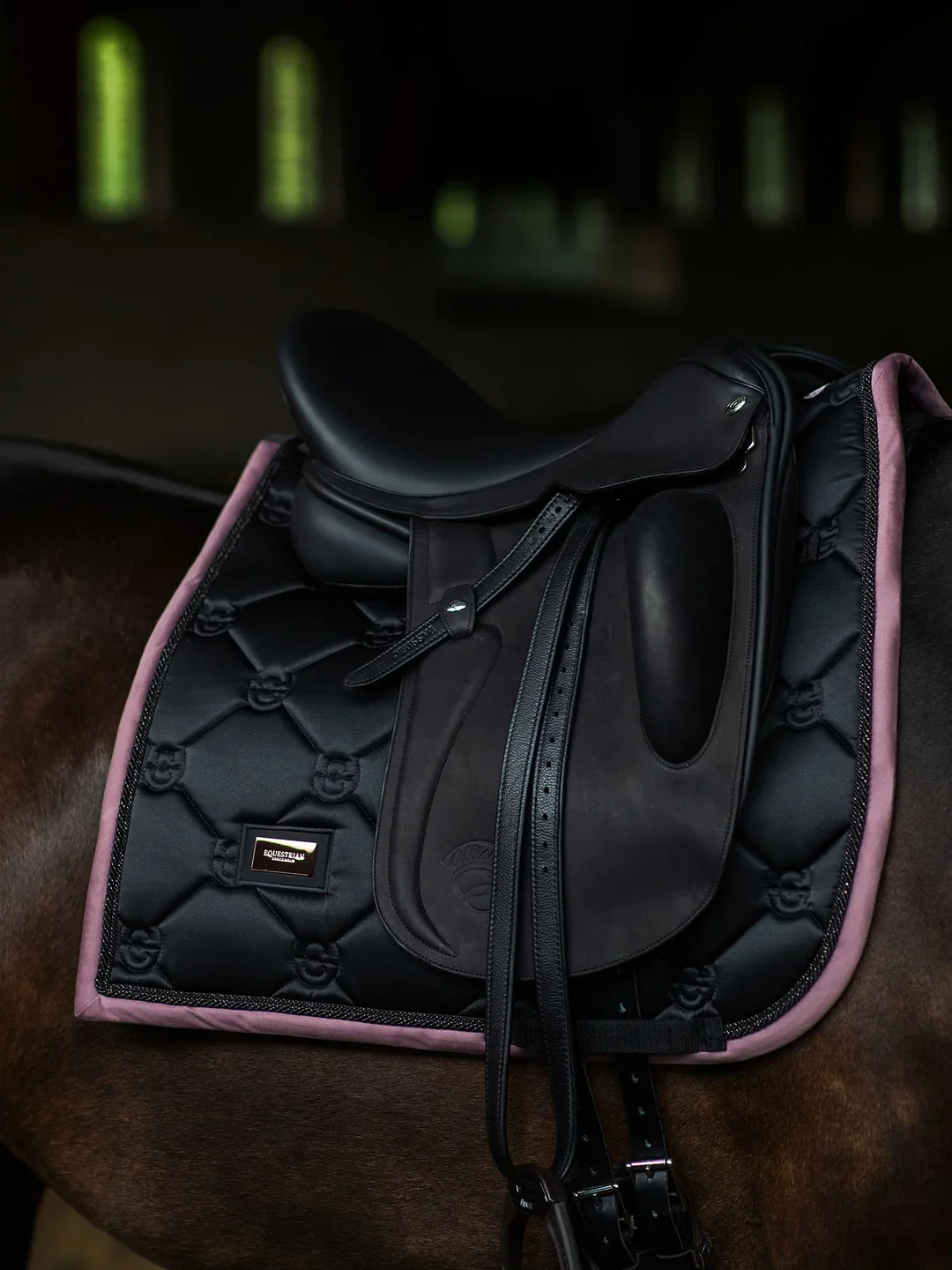 Black_Blush_Dressage_Saddle_Pad_MG_8776_1536x2048px.webp