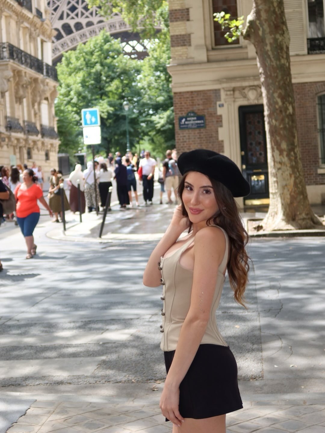 72 hours in Paris 🥐🌻🍓 
.
.
.
.
#paris #travel #ootd #travelinspo #euroeummer