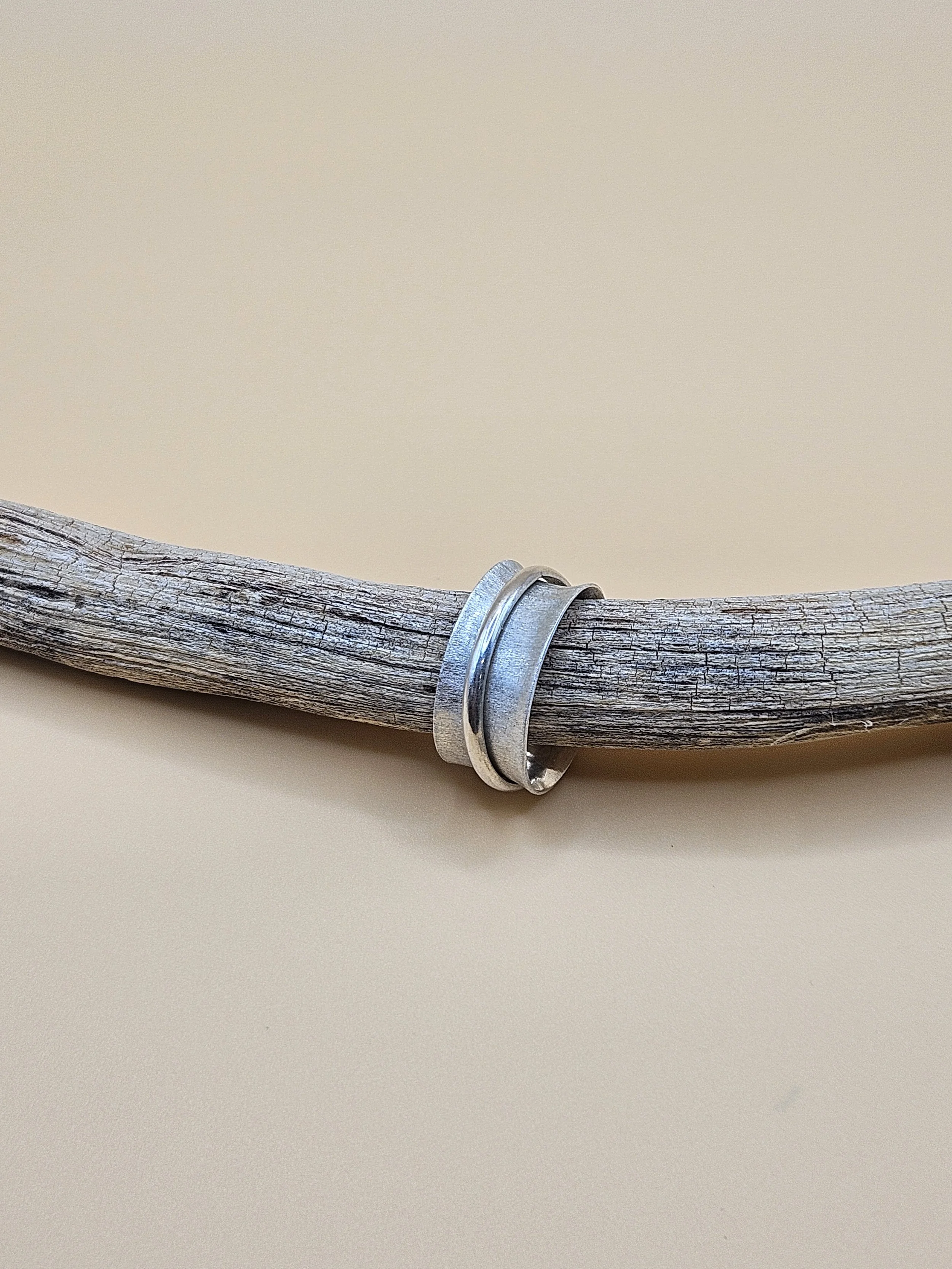 Sterling silver spinner band with brushed finish and high shine single spinner. Size 6.5