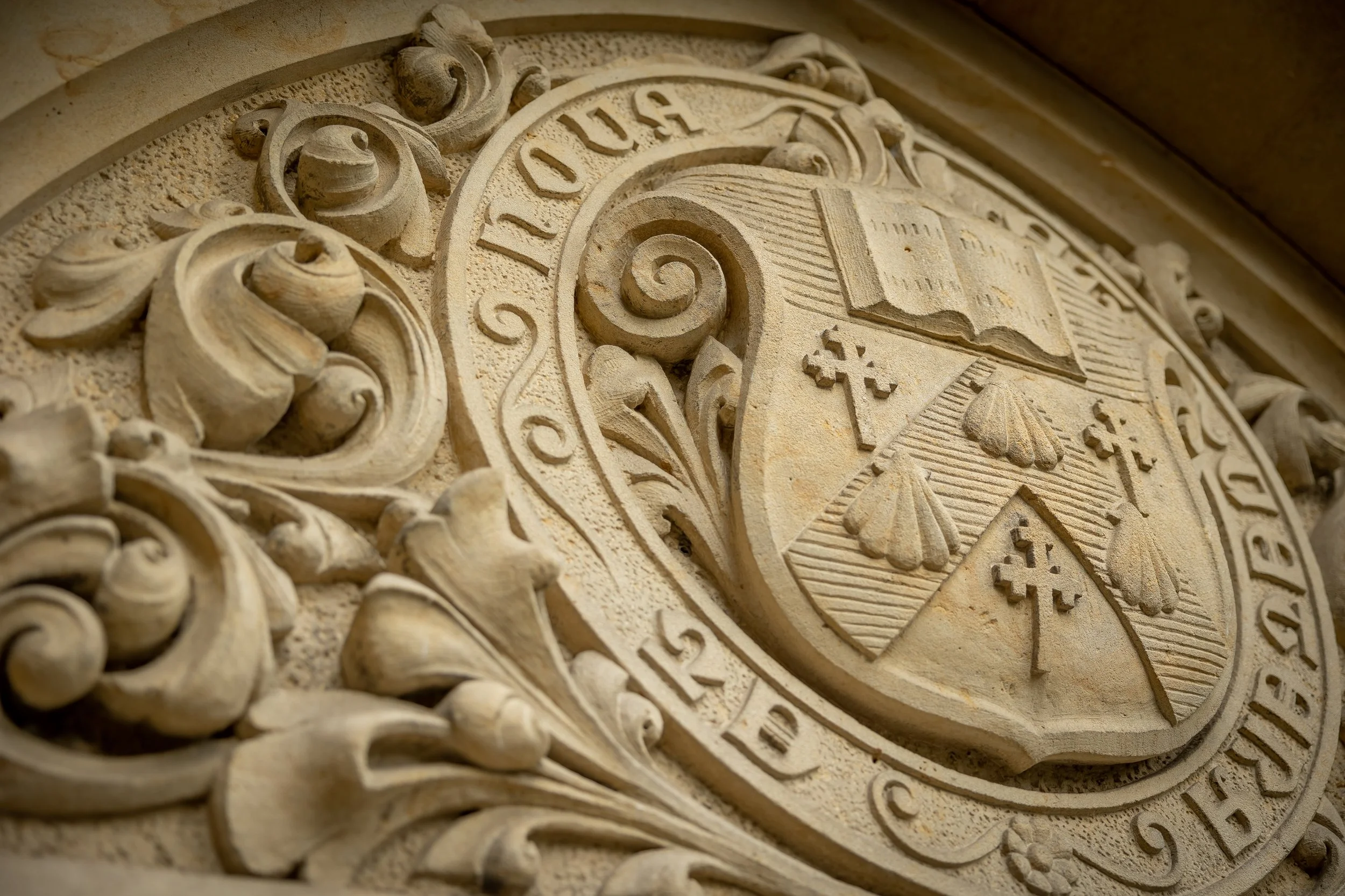 Ormond College sandstone crest