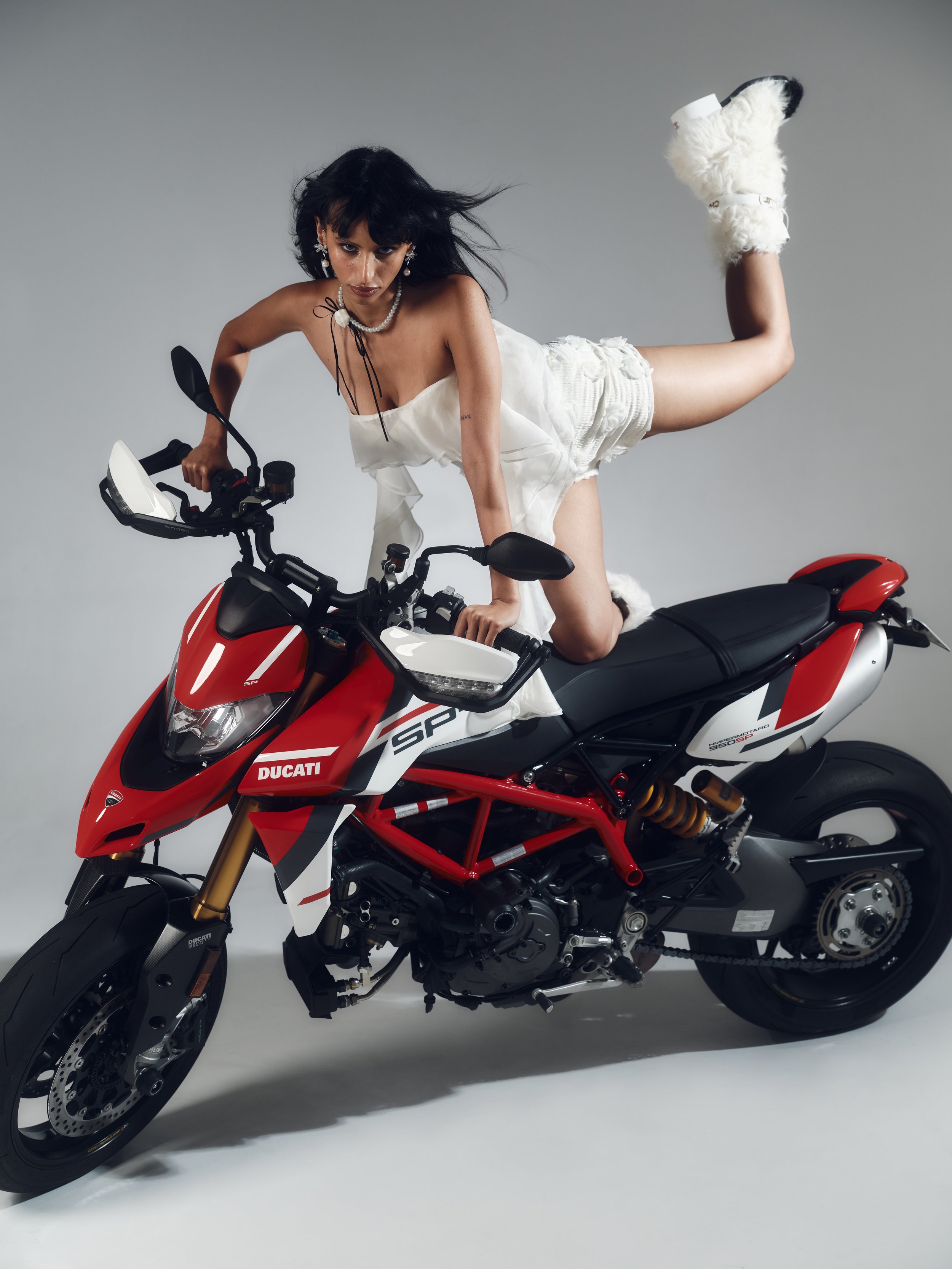 20250211rYUCloudGardenCollectionCampaign4438.jpg