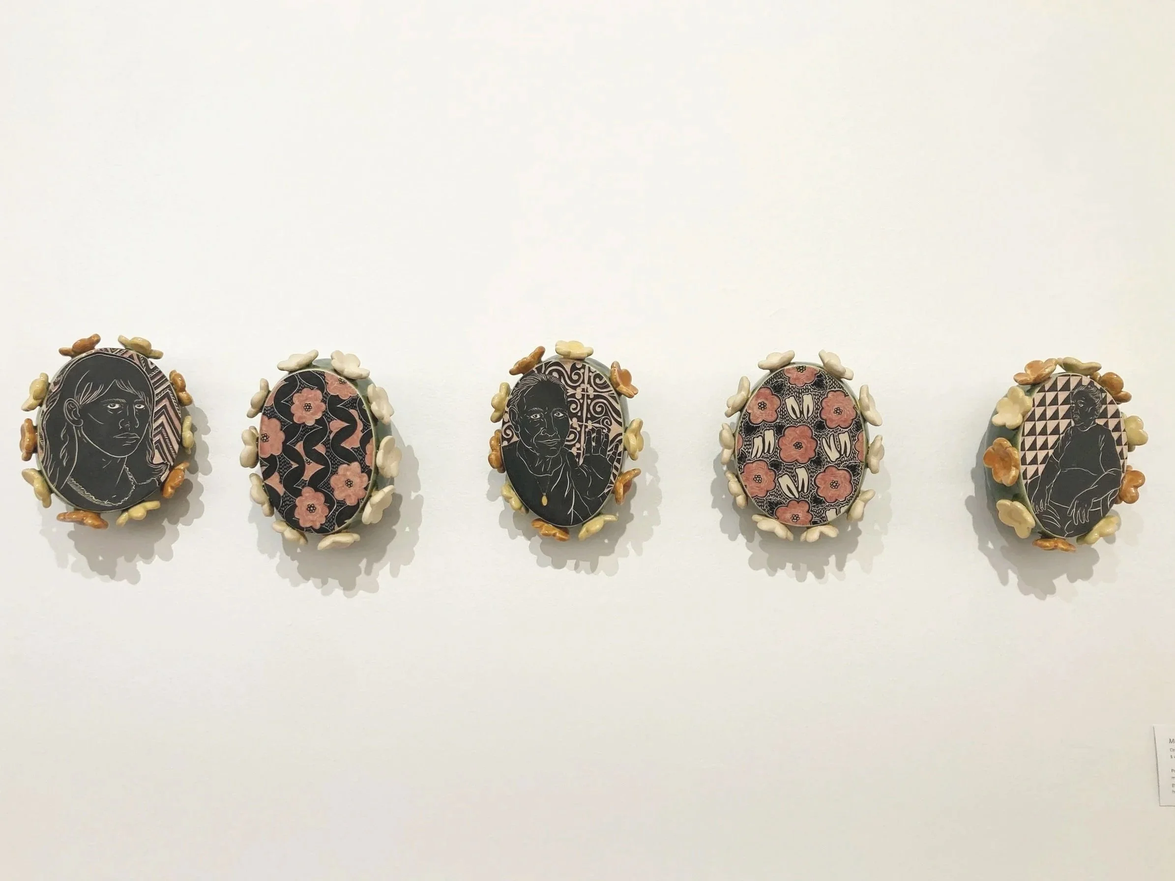 Mujeres de Mi Linea,
6.5”x5.25”x5.5” (each) -
2023