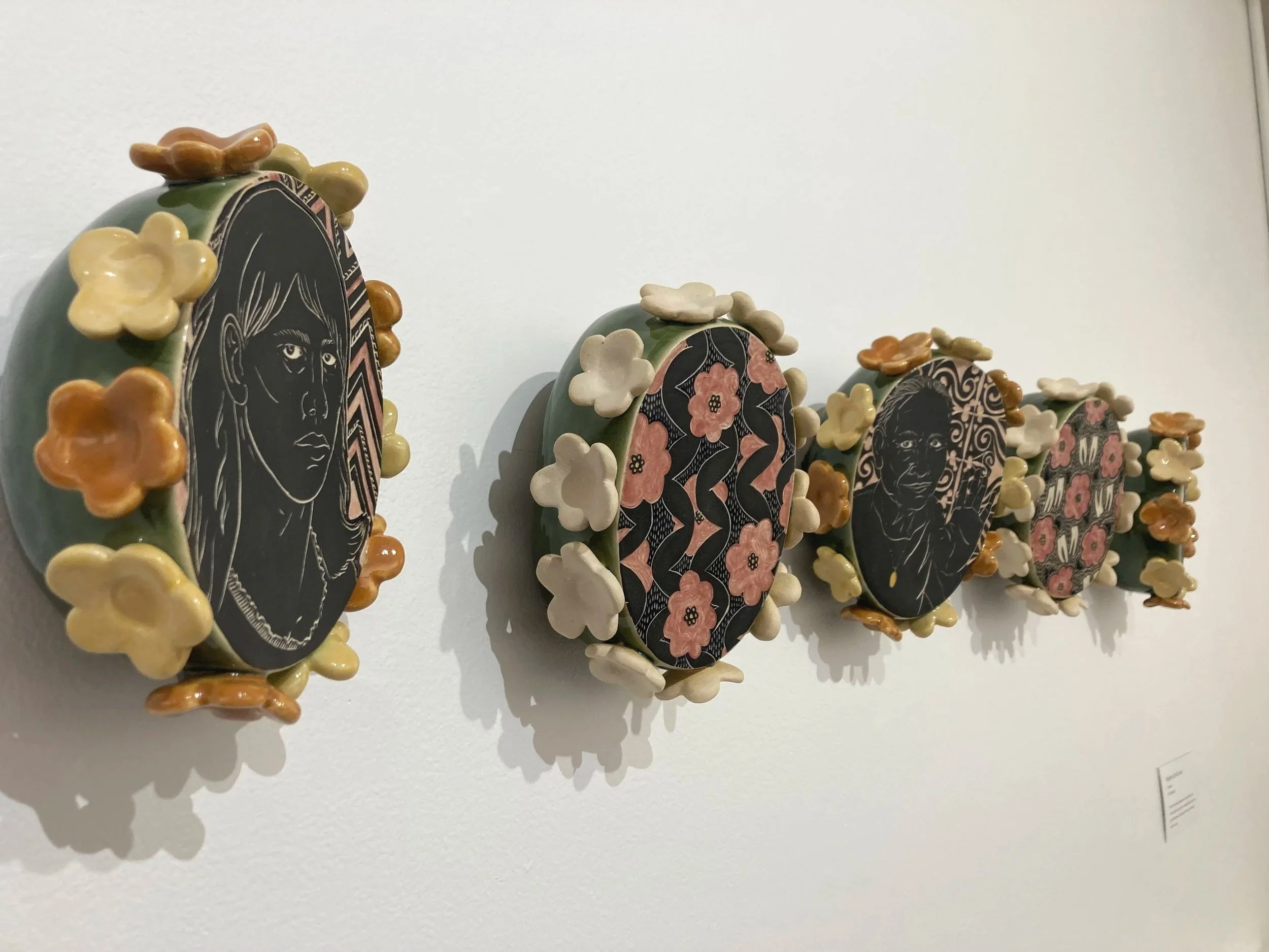 Mujeres de Mi Linea,
6.5”x5.25”x5.5” (each) -
2023
