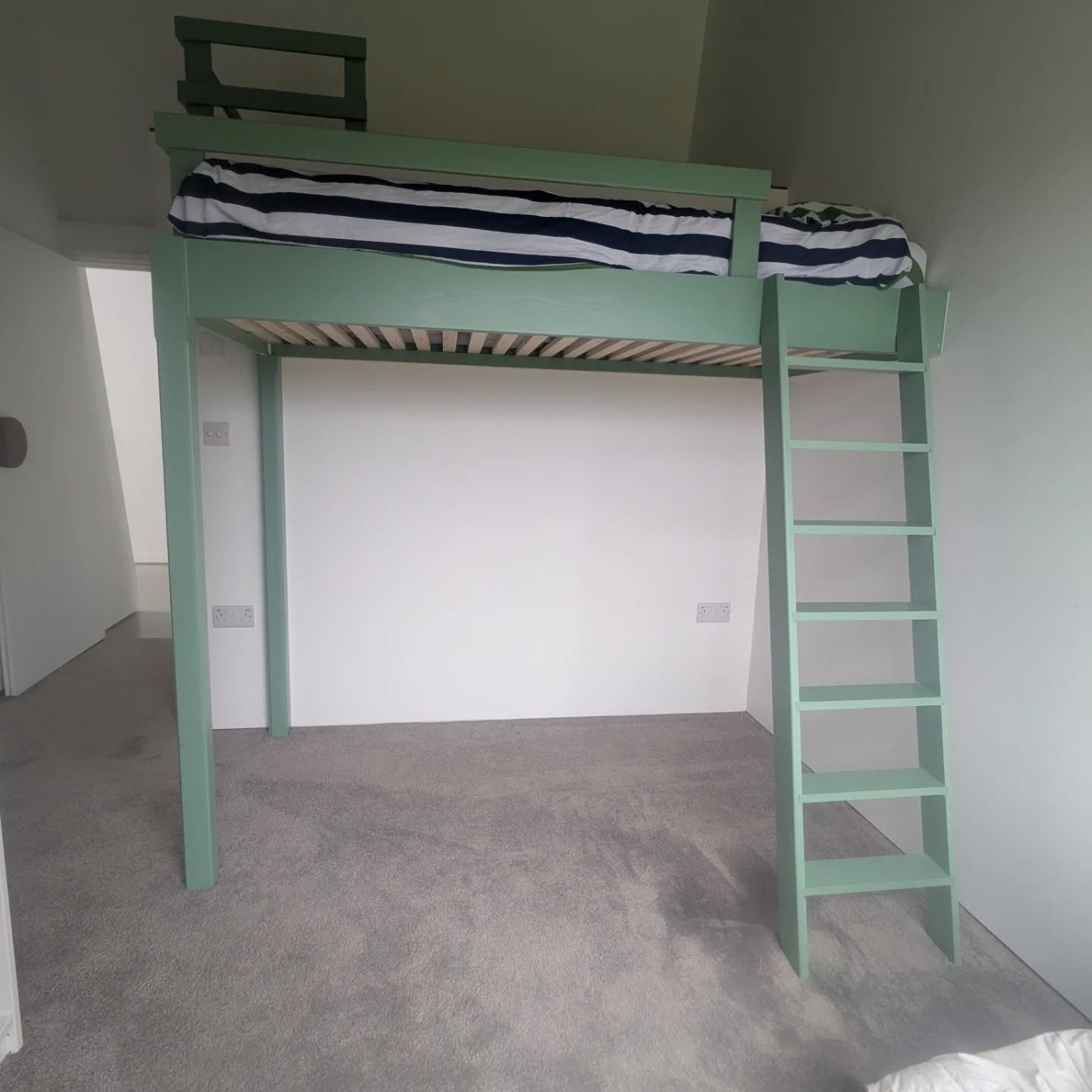 That's a wrap!! And completed just in time before the customer's son comes home from his residential! Really enjoyed just being given an idea and then making it come to life. Stunning view from his bed, and a cool chill out area above.

#carpentry 
#