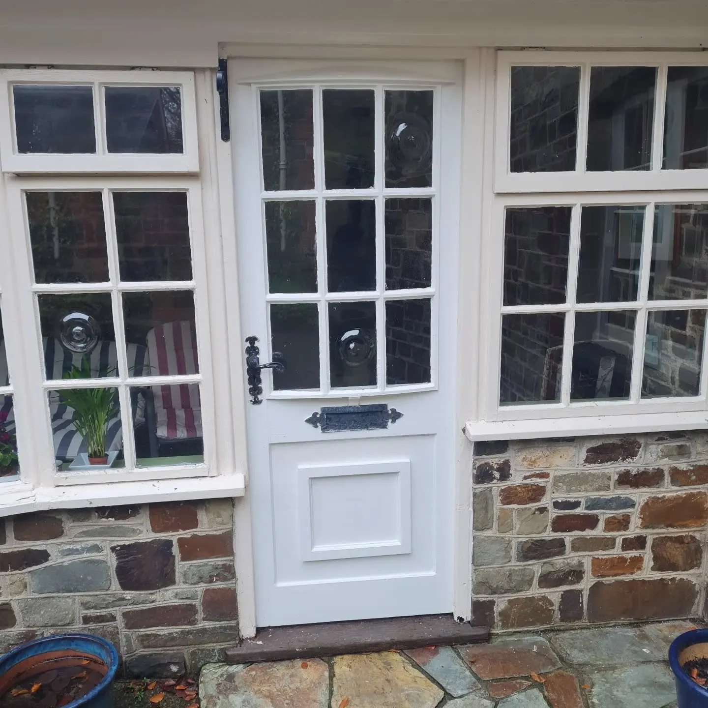 Door repair. The last person to 'attempt' it had just covered the damage with a sheet of ply. Bottom rail and panel removed and replaced. All painted and looking good!

#carpentry #joinery #restoration #devon #properjob
