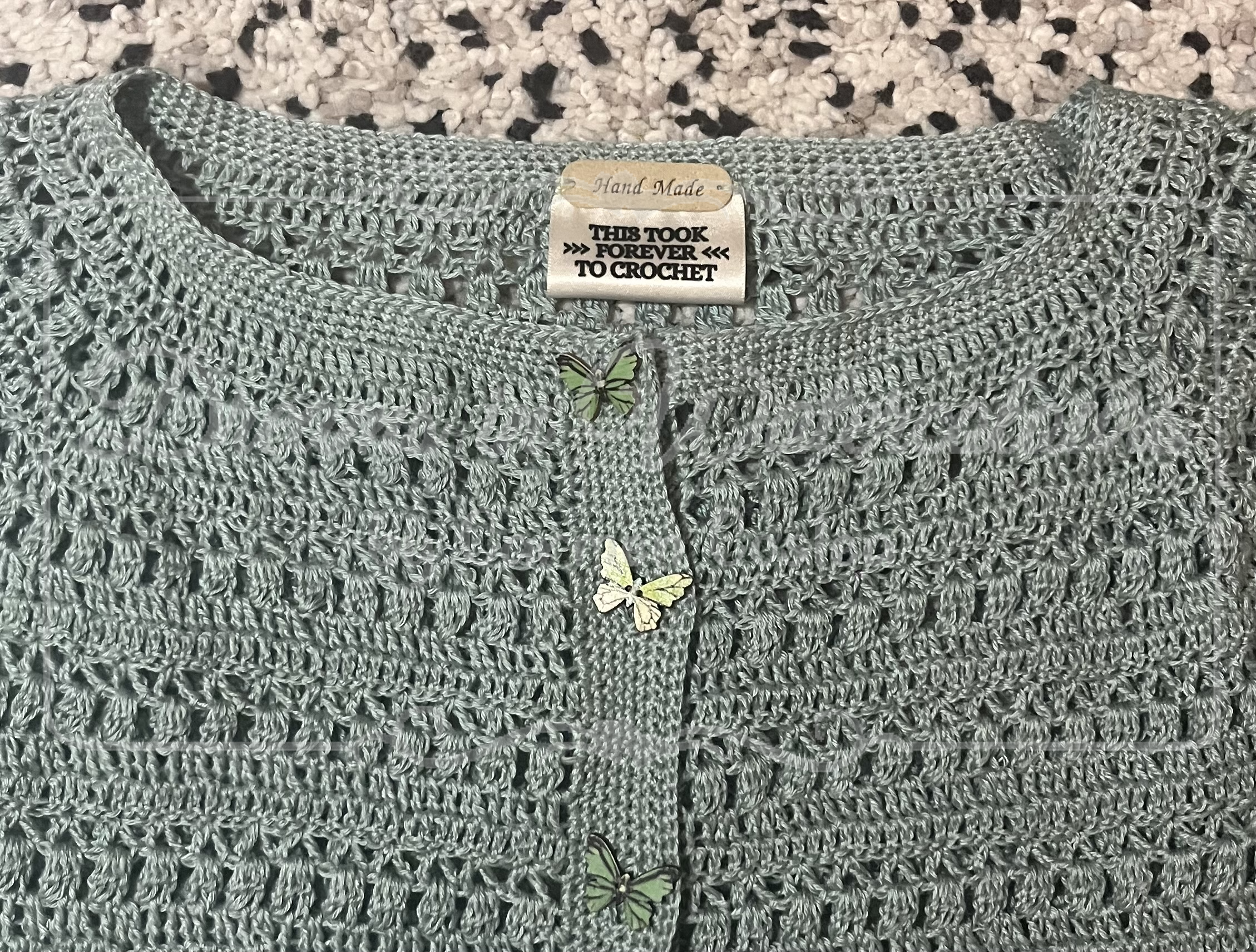 cardigan salvie detaliu.png