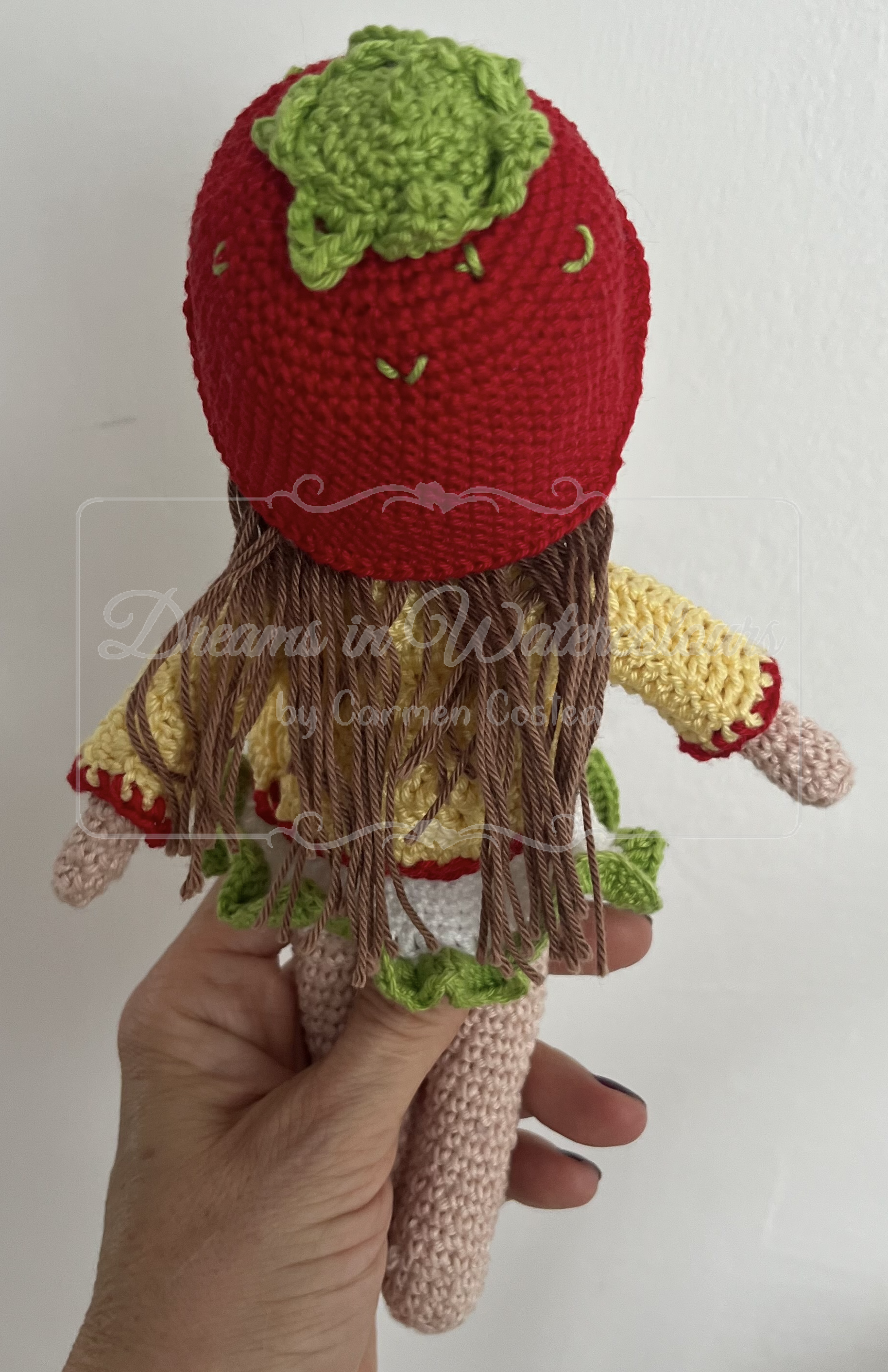 Danii doll back.png