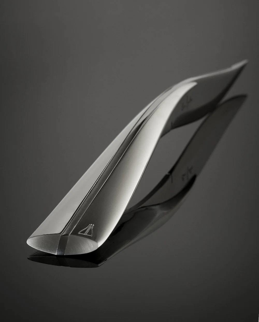 OA1710_sabre-à-champagne_art-de-la-table_champagne_PLANET-DESIGN-PARIS-Eric-Berthes_02.jpg