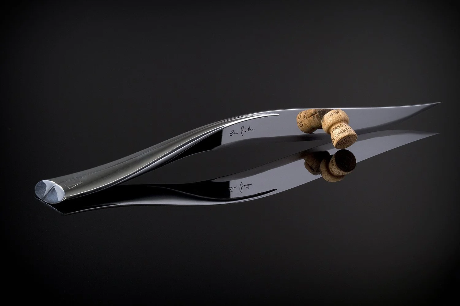 OA1710_sabre-à-champagne_art-de-la-table_champagne_PLANET-DESIGN-PARIS-Eric-Berthes_03.jpg