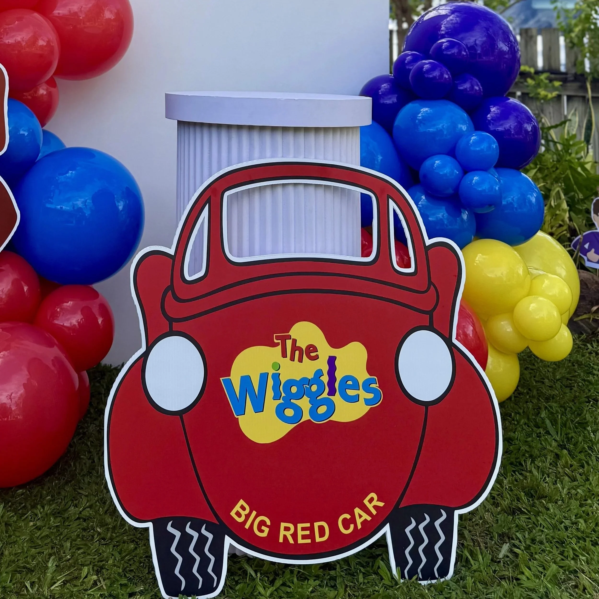 WIGGLES+BIG+RED+CAR+.jpg