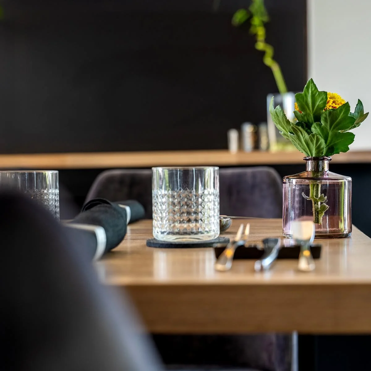 Salle du restaurant gastronomique OM à Embourg, concept de haute gastronomie accompagné par Think Big