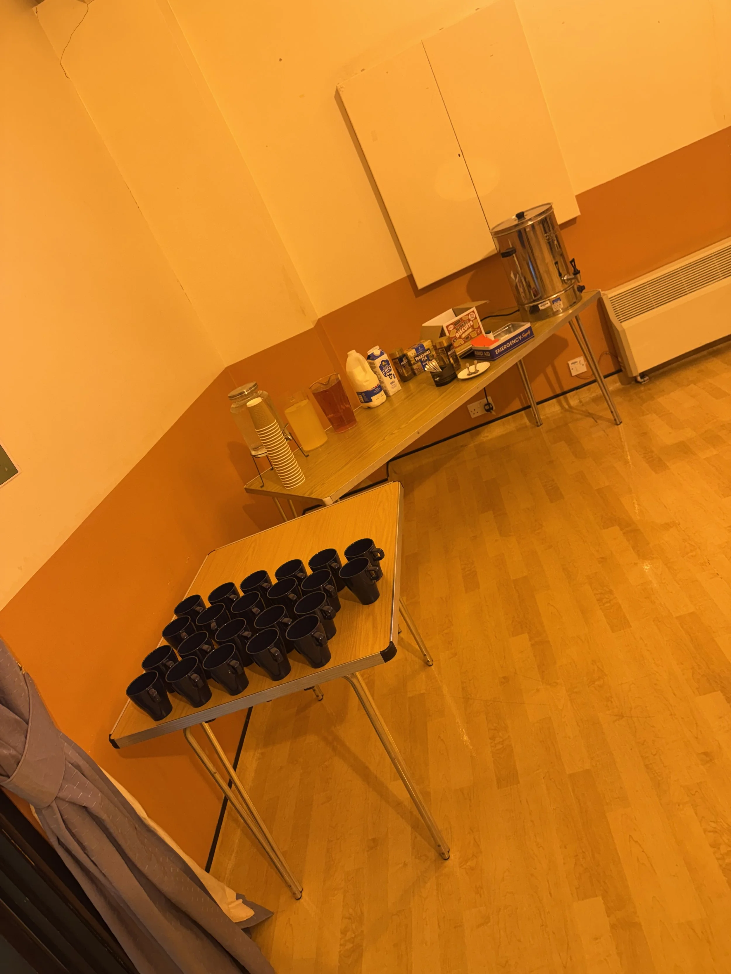 Free tea and coffee. fre refreshments. food. snacks. juices. drink.