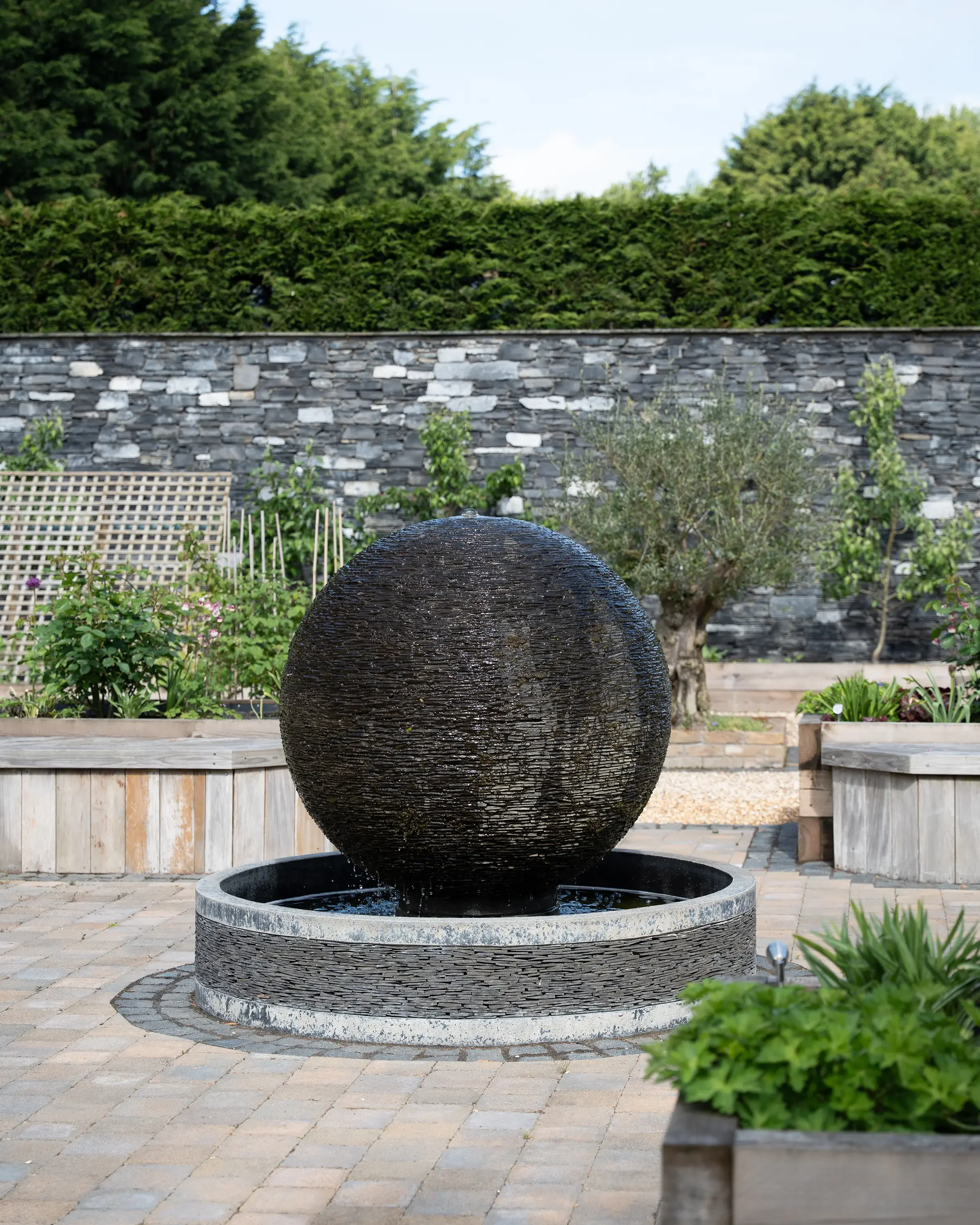 Garden_sculpture_02.webp