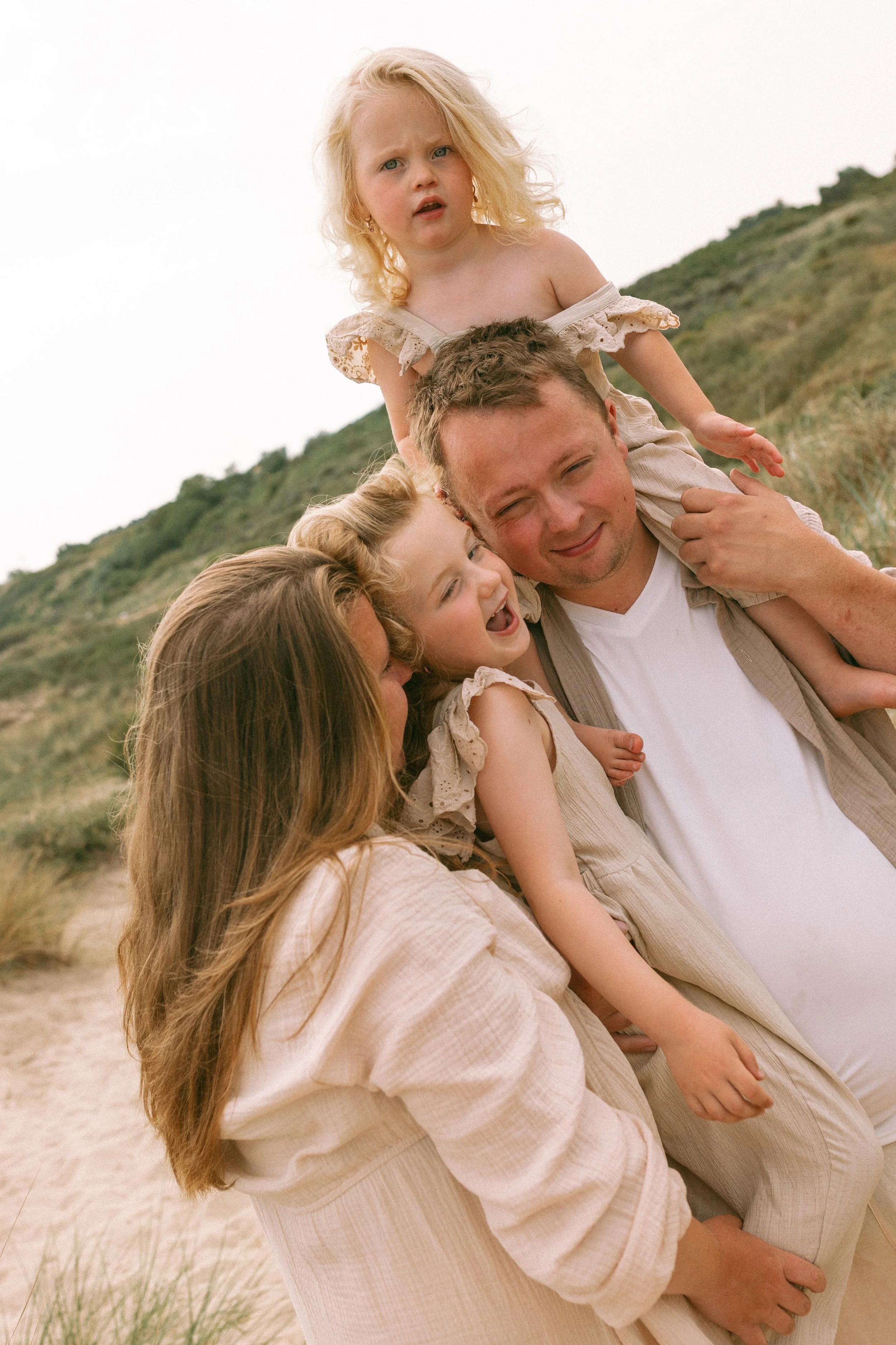 RiancaHouthuijsen - familieshootEgmondaanZee - QPAL-33.jpg