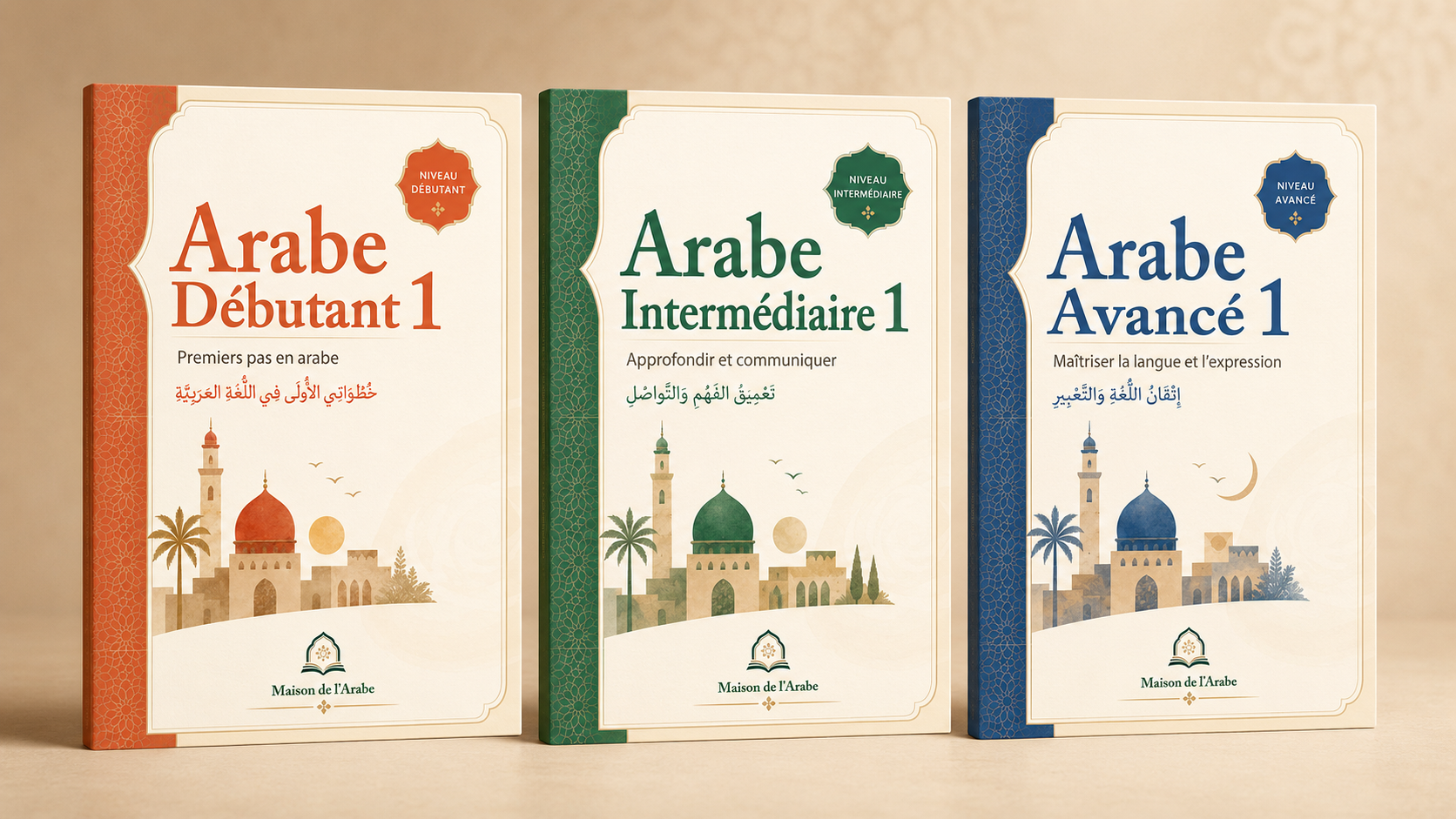 Trois livres d'apprentissage de l'arabe pour différents niveaux, avec des illustrations de mosquées et de paysages urbains en arrière-plan.