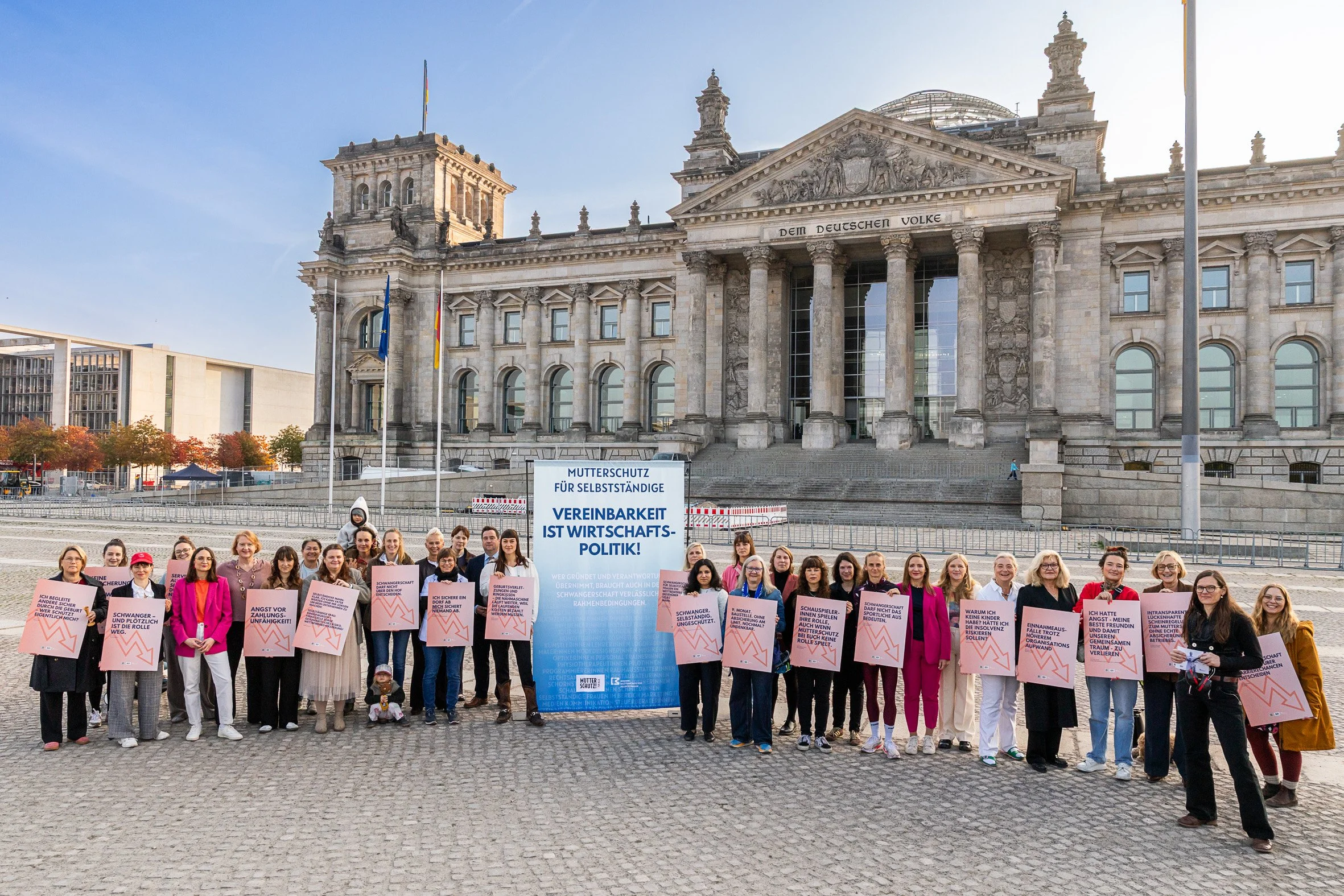 Presseaktion vor dem Reichstagsgebäude - Wenn Schwangerschaft&nbsp;zum Berufsrisiko wird