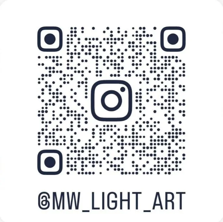 QR-Code mit dem Instagram-Nutzernamen @MW_LIGHT_ART darunter