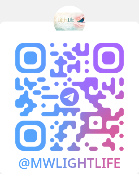 QR-Code mit @MWLIGHTLIFE Text darunter, Farbverlauf von Blau zu Lila.
