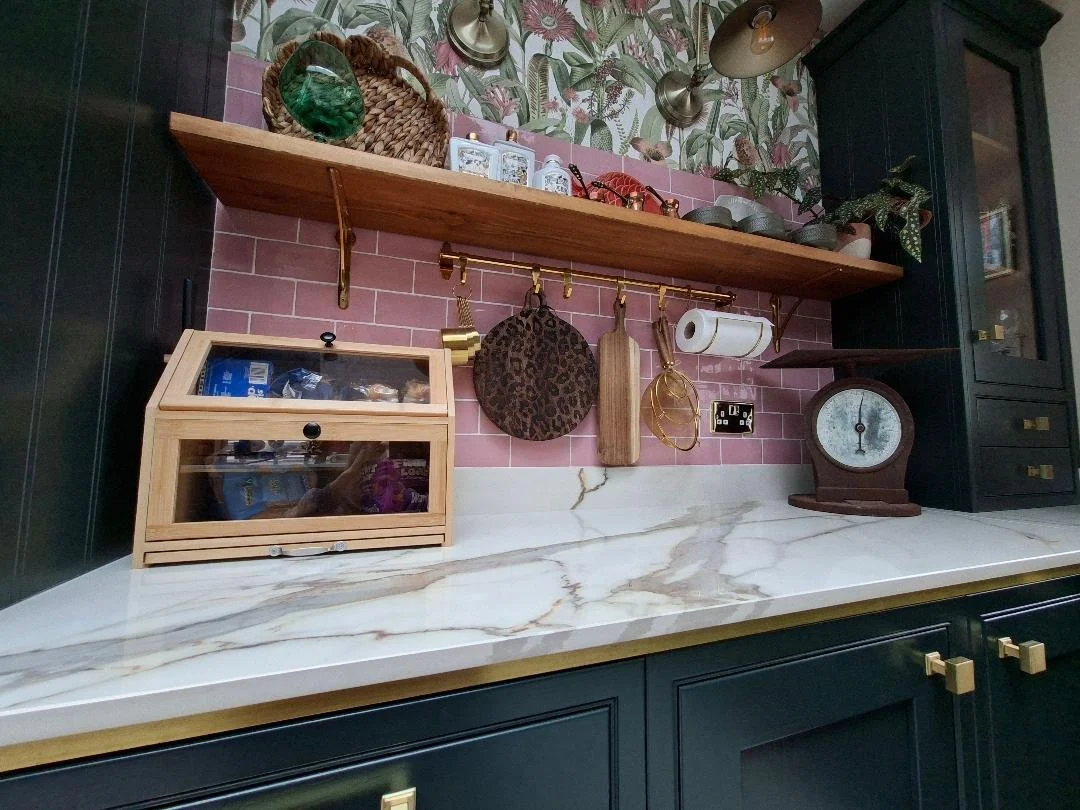 kitchen shelf styling