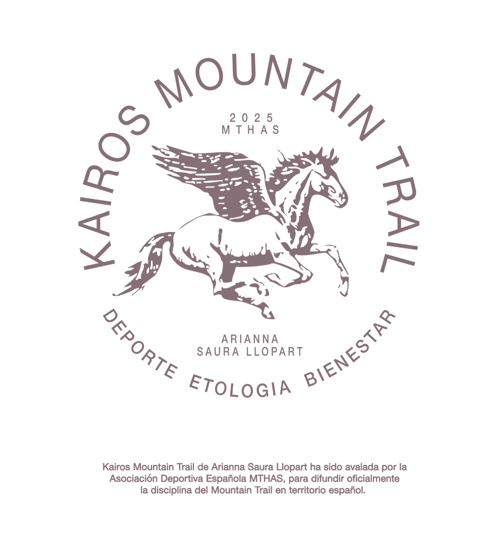 Logo de Kairos Mountain Trail de Arianna Saura Llopart, con una ilustración de un caballo alado. Texto en español y en inglés sobre reporte, etología y bienestar en el trail.
