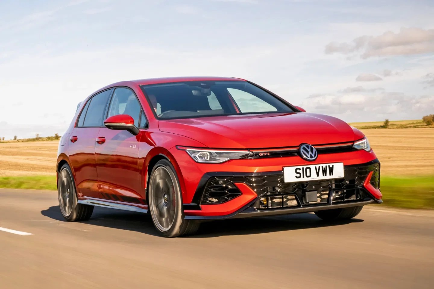 Volkswagen Golf GTI Clubsport vs golf r 