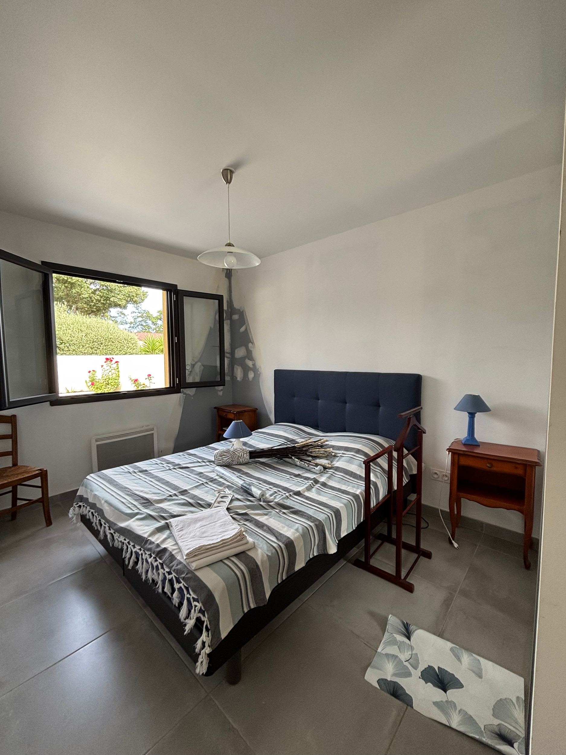 Peintre professionnel Perpignan – peinture intérieure soignée chambre