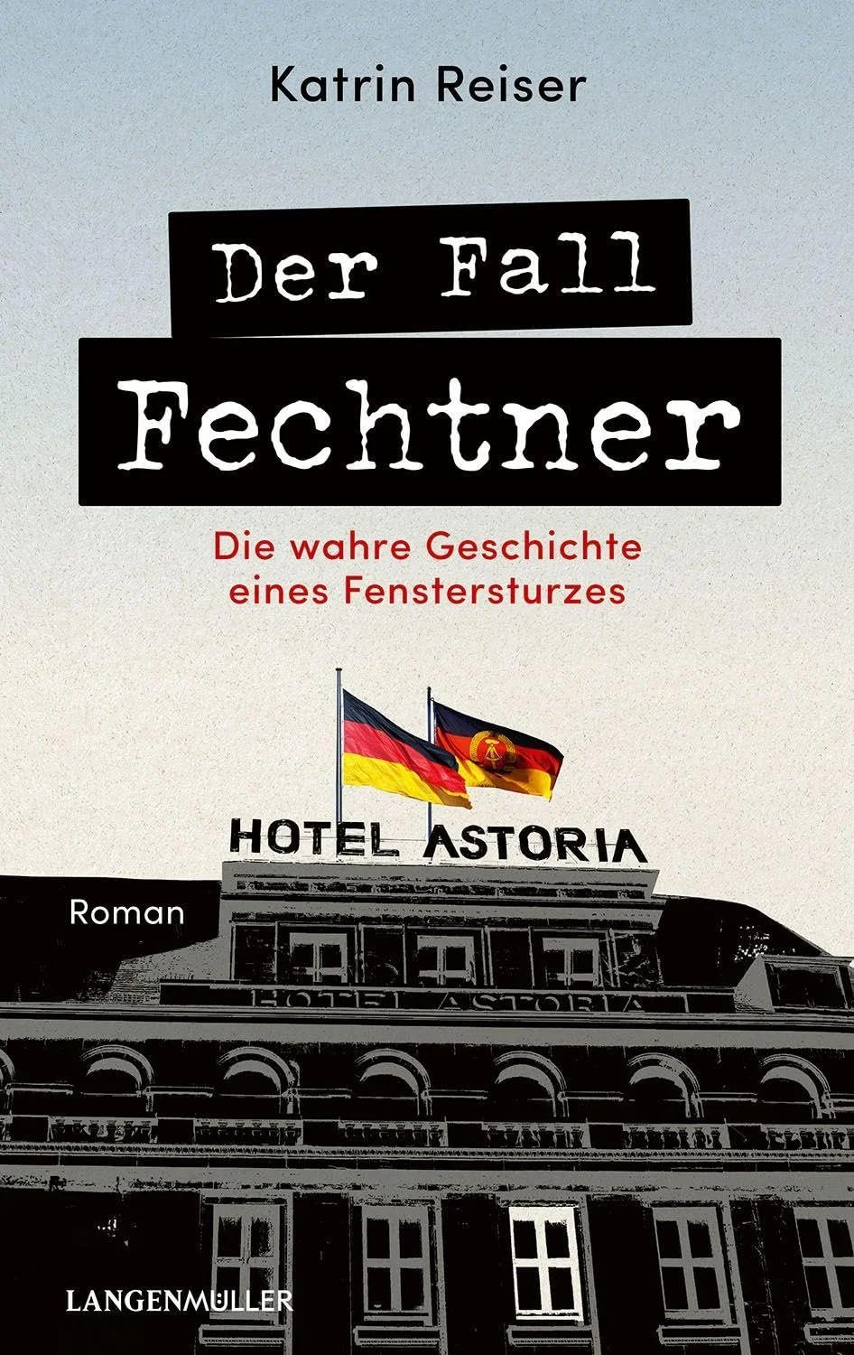Buchcover des Romans "Der Fall Fechtner" von Katrin Reiser, mit der Ansicht des Hotels Astoria, Fahnen von Deutschland und der ehemaligen DDR auf dem Dach, und dem Verlag "Langenmüller"