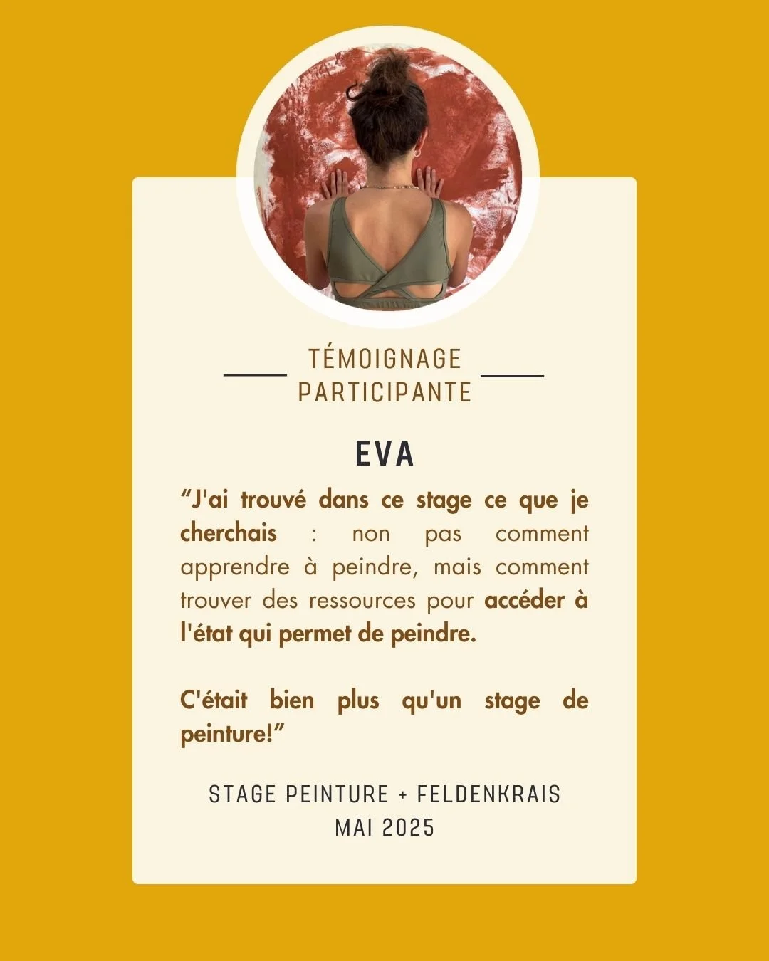 Témoignage participant Eva, photo d'une femme de dos peignant une toile rouge, texte sur un stage de peinture et Feldenkraïs, mai 2025.