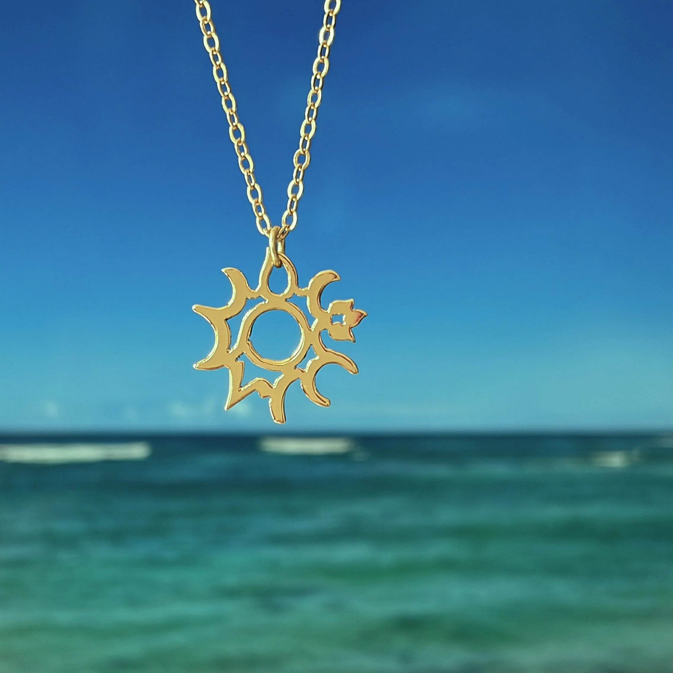 Satokomatsu-Sun in Arabic petit necklace