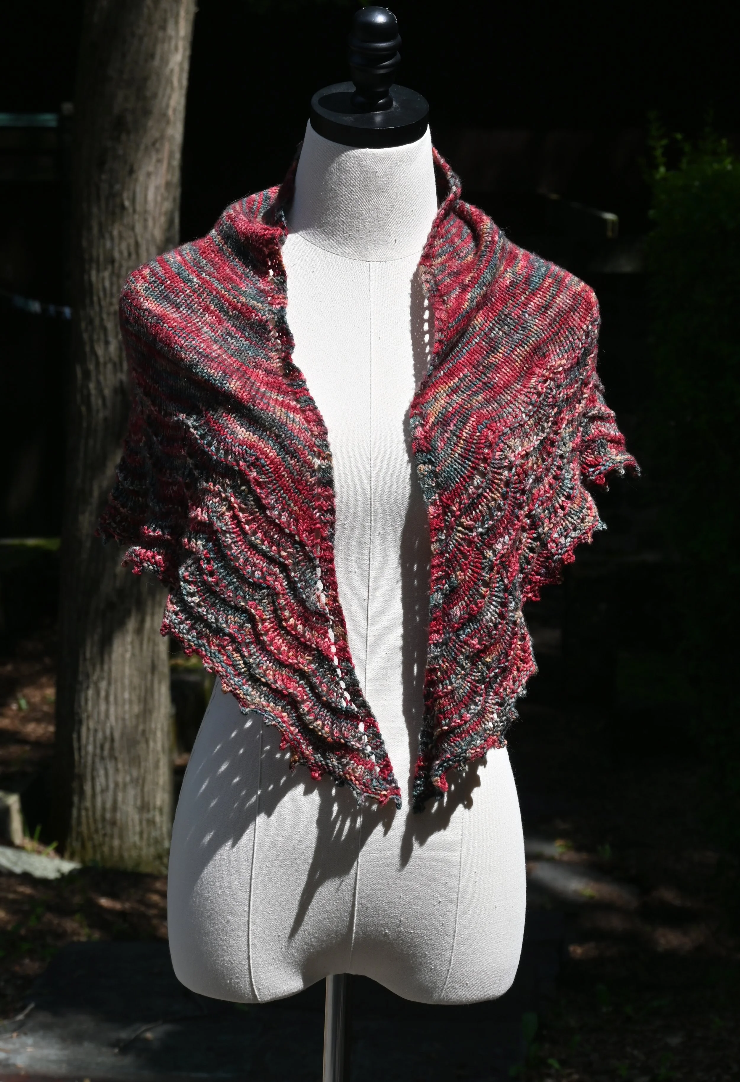 triangular shawl red_green.jpg