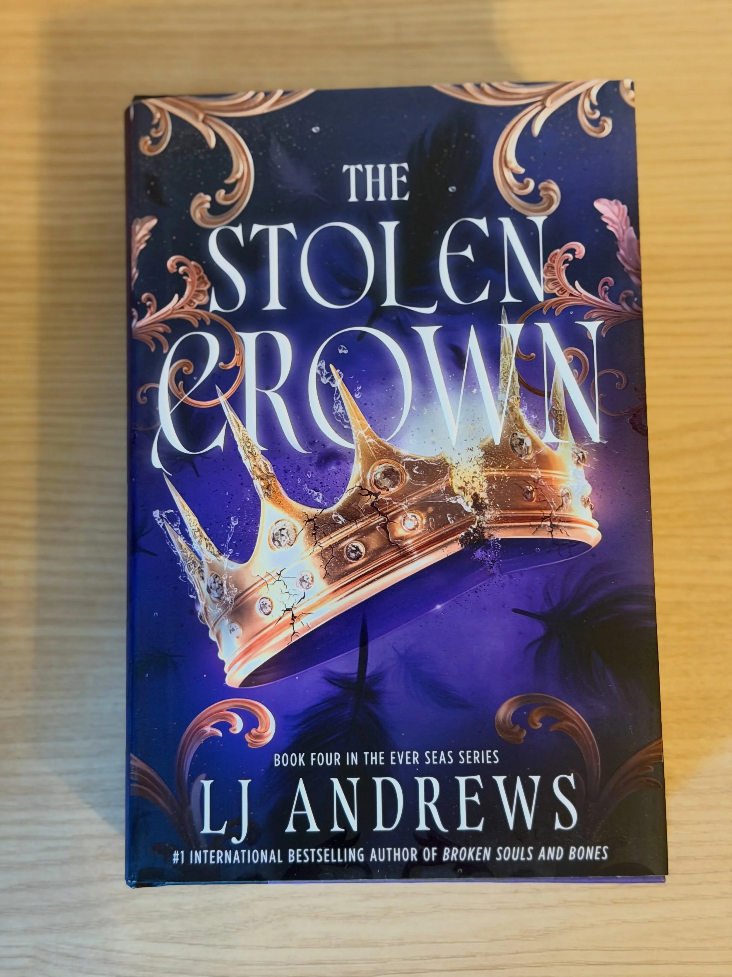 Life the last few days&hellip;

Book mail! The Stolen Crown by @authorljandrews is finally here. 👑 

Outside of @stlouiscountylibrary after I ran in to get a free headshot at their small business conference. Yay for the library&rsquo;s never ending 