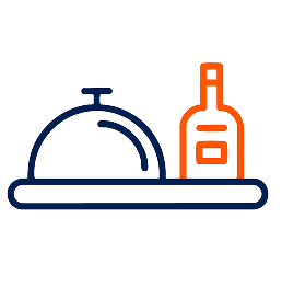Fuente con platillo y una botella de licor