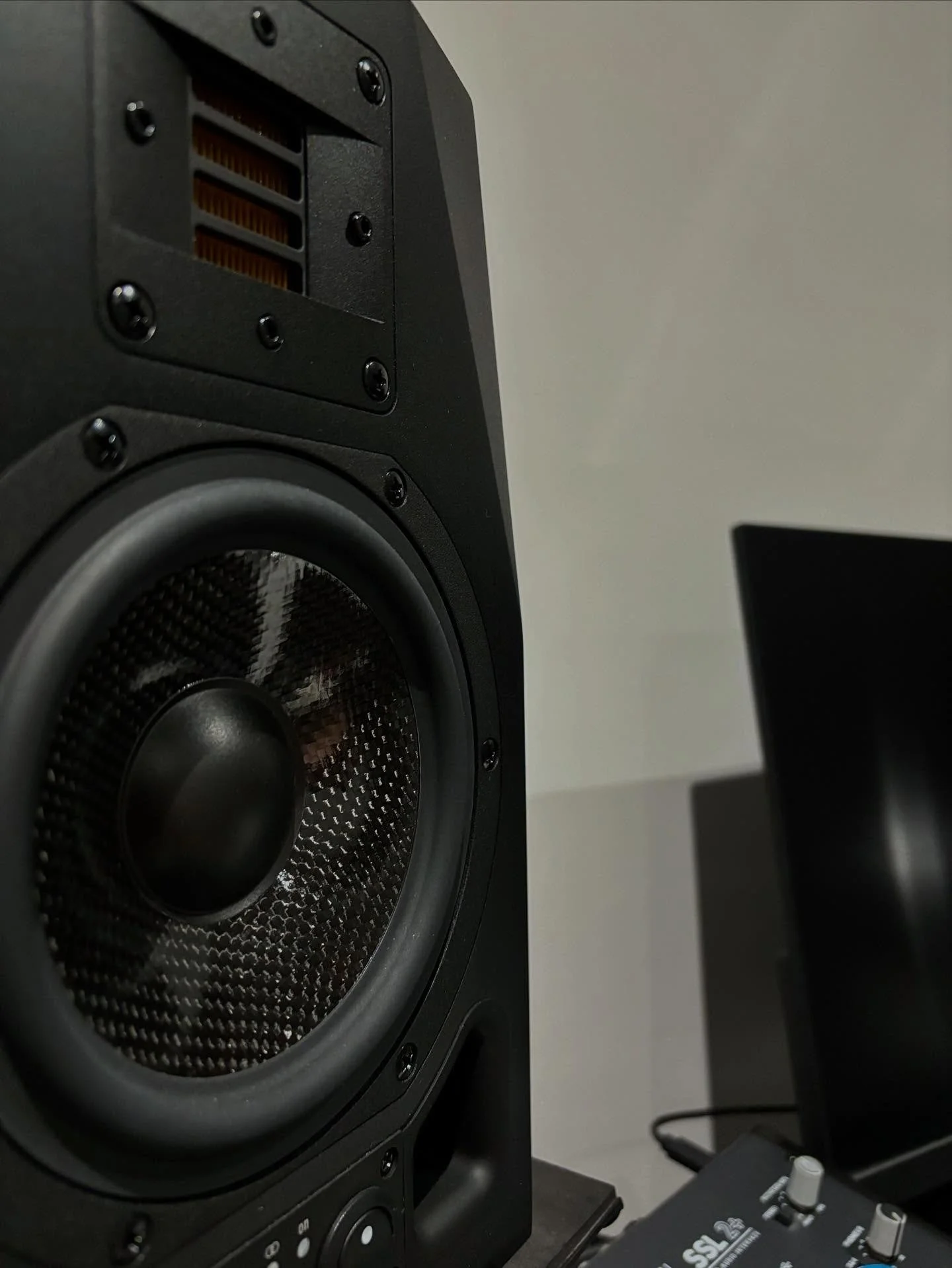 Can&rsquo;t get enough of these @adam_audio monitors. I&rsquo;ve mixed no end of tracks with them - and they&rsquo;re still as trustworthy as ever! 

My mix room is relatively small, and boy do these fill it. We tried A7Xs, and although I&rsquo;m use
